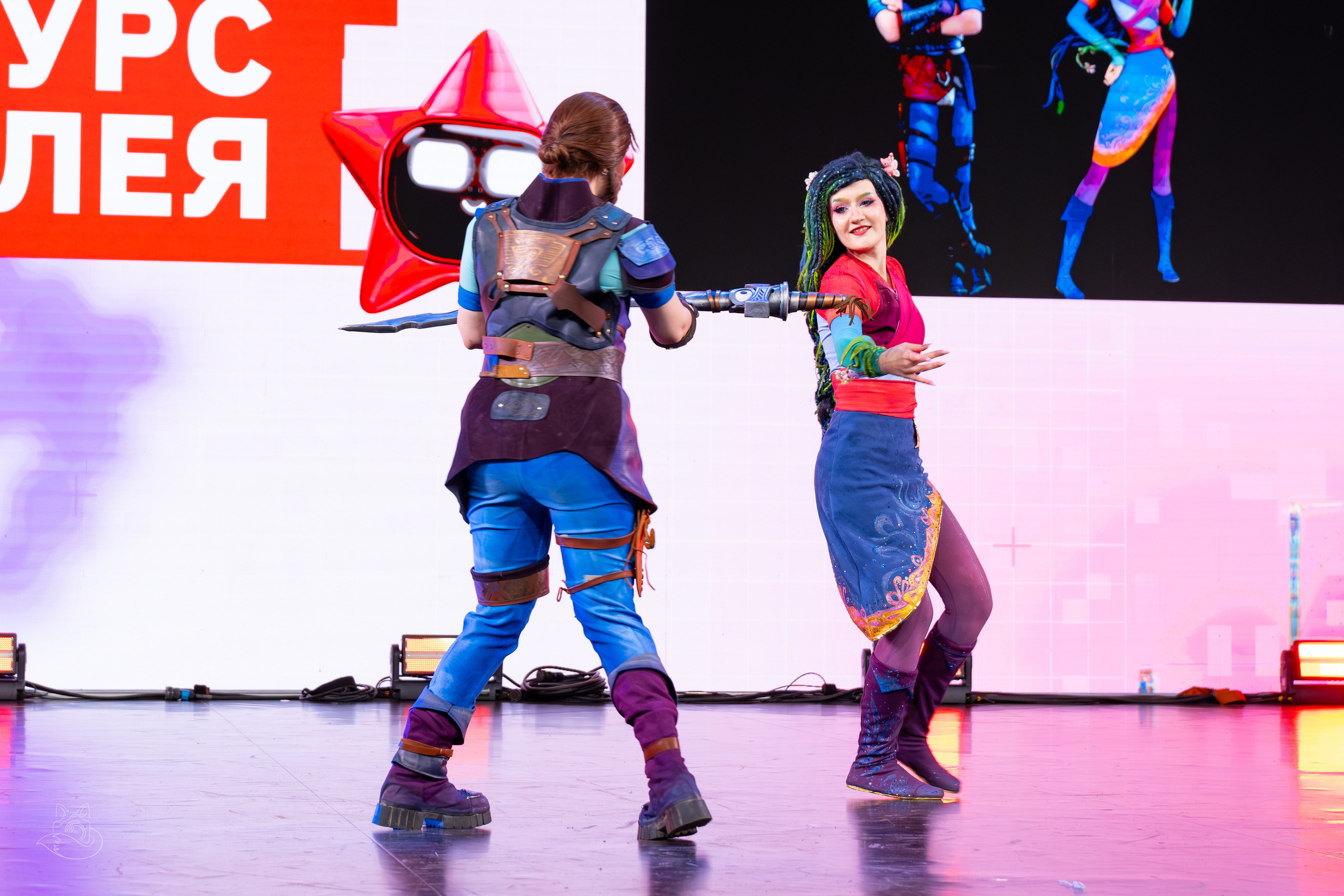 Сцена РЭД ЭКСПО 2024. Косплей фотограф