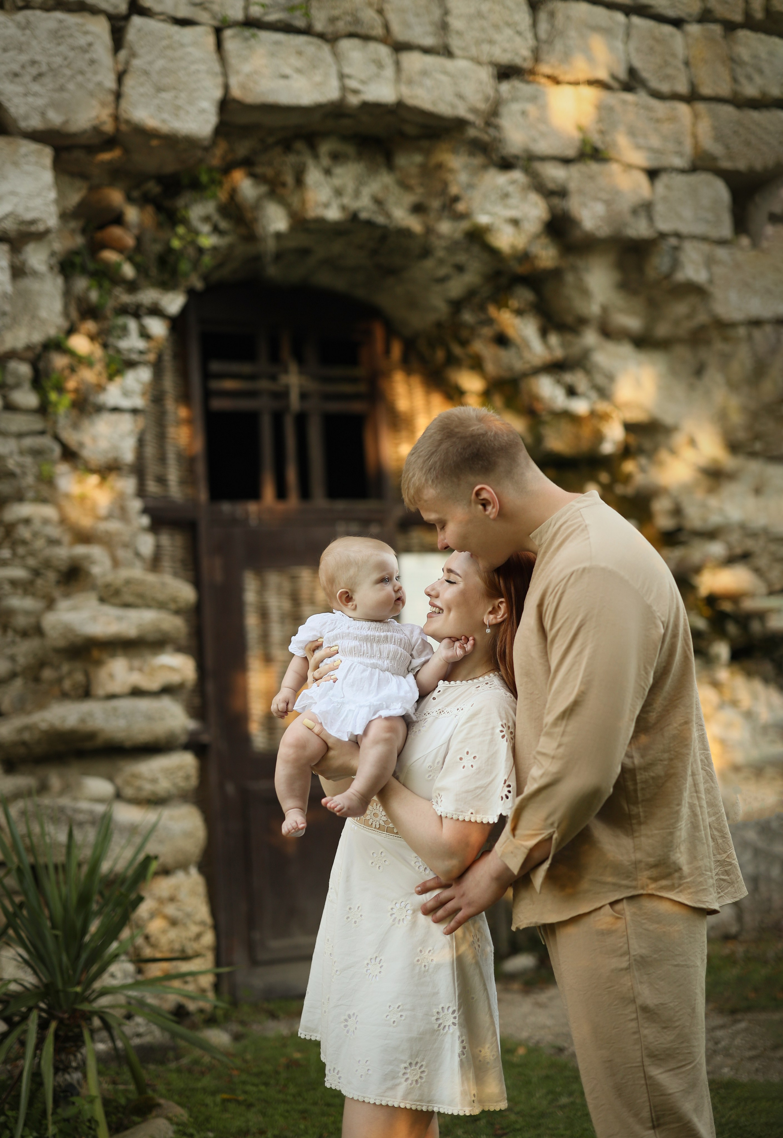 Семейная фотосессия на пляже в Абхазии. Свадебный и семейный фотограф в Абхазии Жанна Соснина