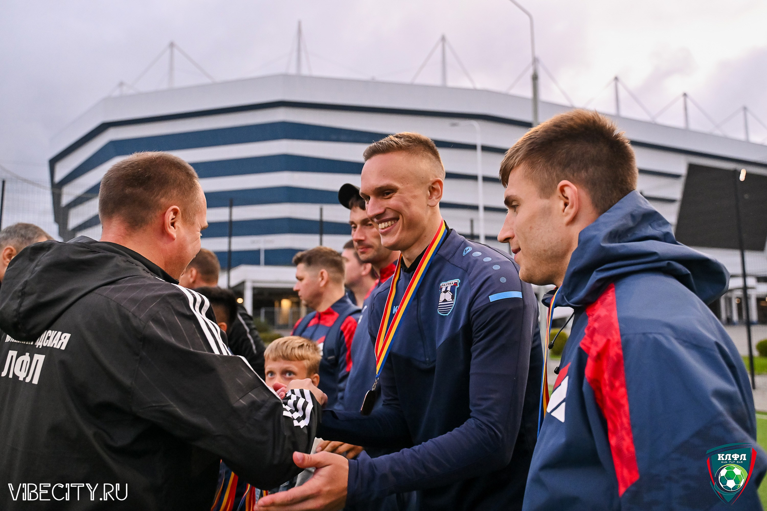 ФИНАЛЬНЫЕ МАТЧИ ПЛЕЙ-ОФФ XXl ЛЕТНЕГО КУБКА КАЛИНИНГРАДСКОЙ ЛФЛ. VIBECITY.RU Вайб Сити Ру Фоторепортажи Фотоотчеты Калининград
