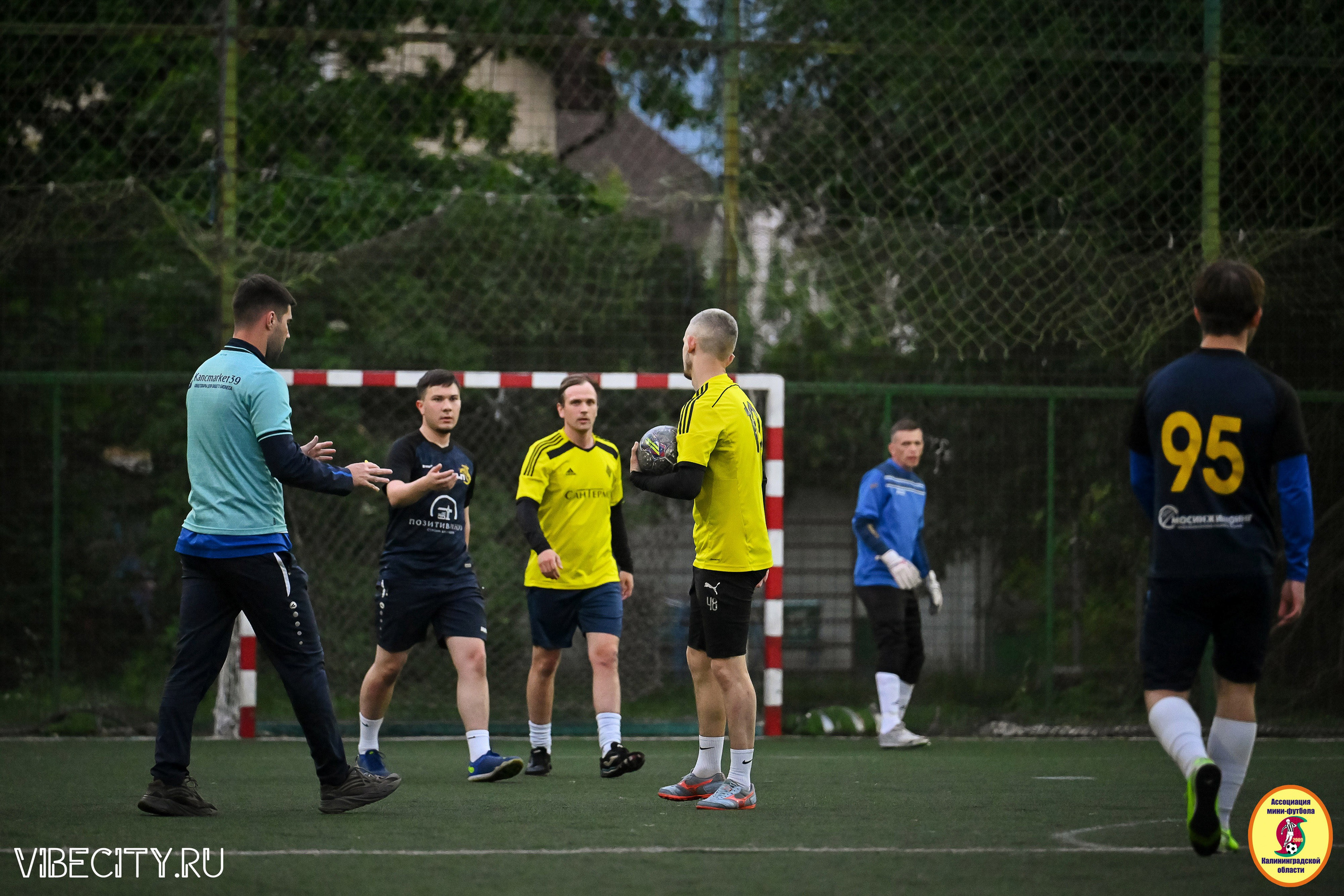 ИГРЫ МИНИ-ФУТБОЛЬНОЙ И КОРПОРАТИВНОЙ ЛИГИ. VIBECITY.RU Вайб Сити Ру Фоторепортажи Фотоотчеты Калининград