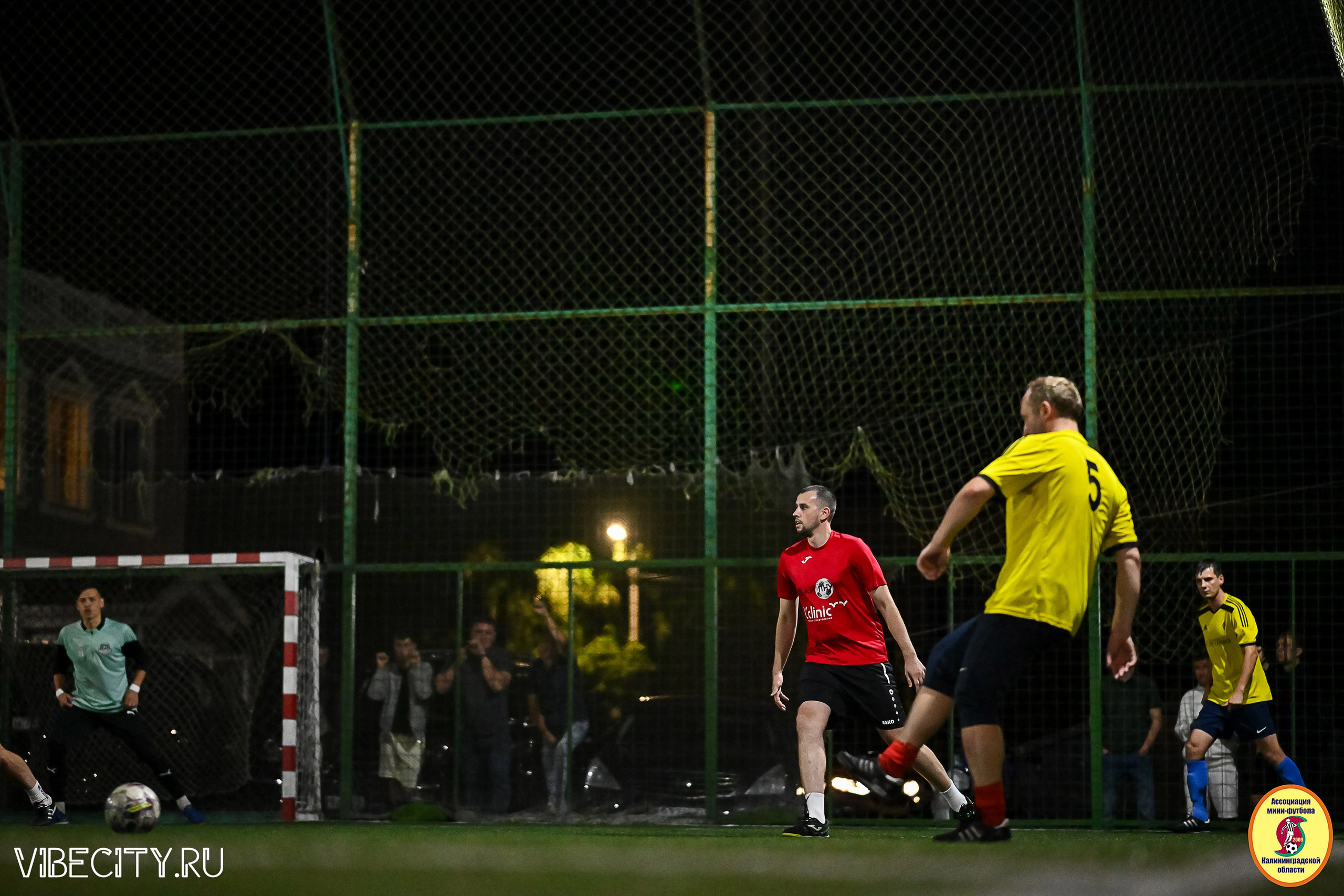 ФИНАЛЬНЫЕ ИГРЫ КУБКА МИНИ-ФУТБОЛЬНОЙ ЛИГИ И КУБКА КОРПОРАТИВНОЙ МФЛ 2025. VIBECITY.RU Вайб Сити Ру Фоторепортажи Фотоотчеты Калининград