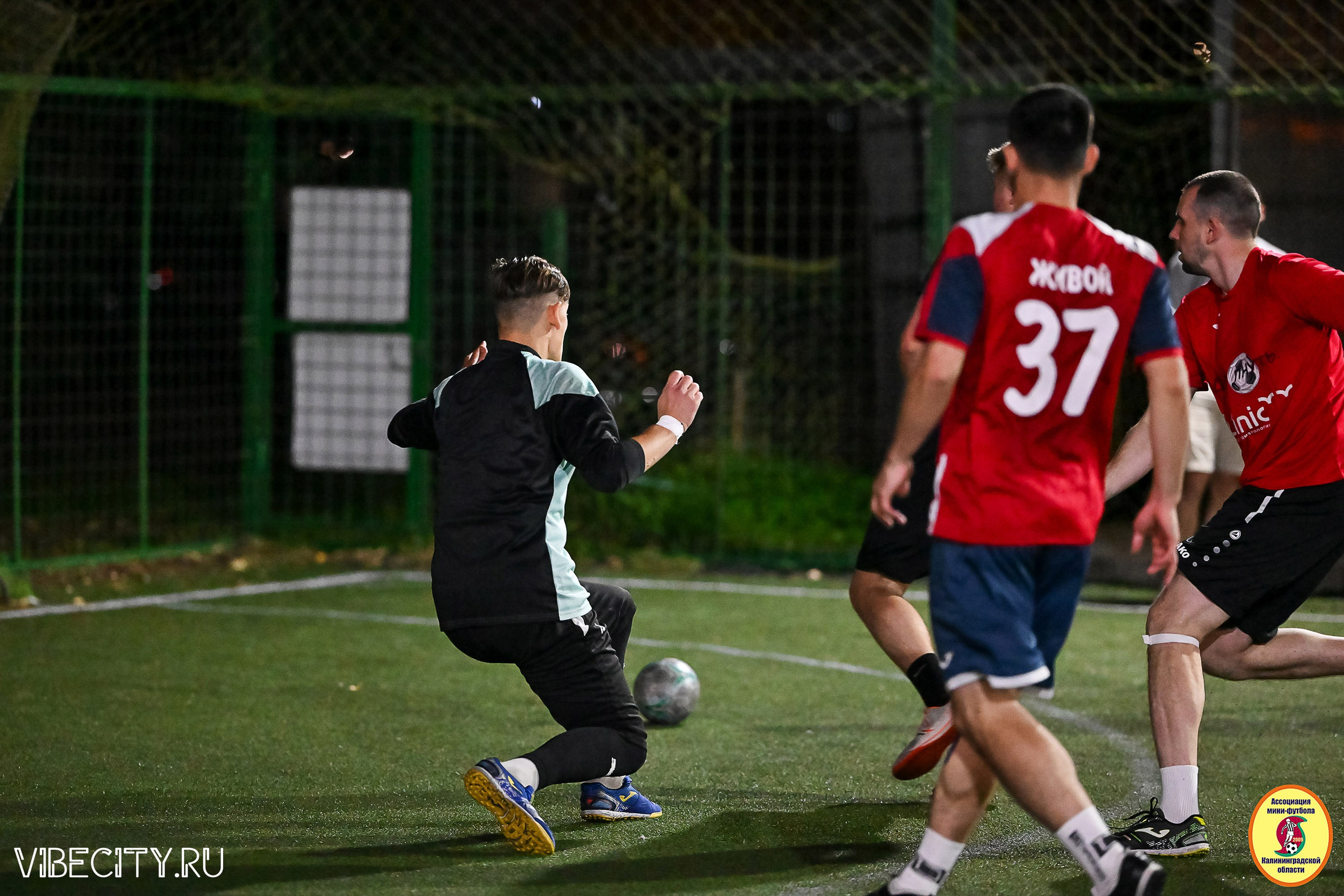 ФИНАЛЬНЫЕ ИГРЫ КУБКА МИНИ-ФУТБОЛЬНОЙ ЛИГИ И КУБКА КОРПОРАТИВНОЙ МФЛ 2025. VIBECITY.RU Вайб Сити Ру Фоторепортажи Фотоотчеты Калининград