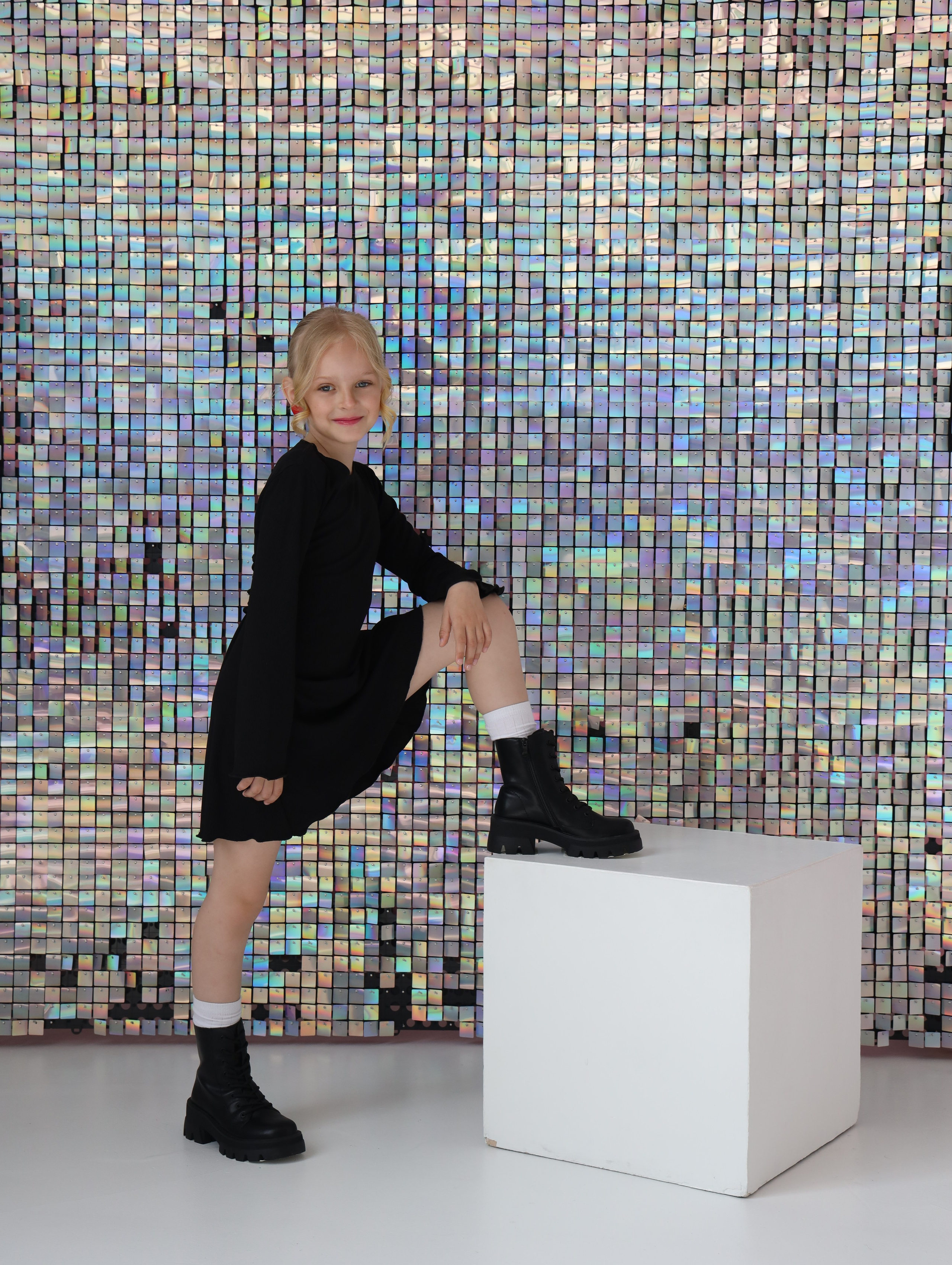 Каталожная съемка детской одежды для маркетплейса. Фотограф в Новосибирске Анна Полторацкая