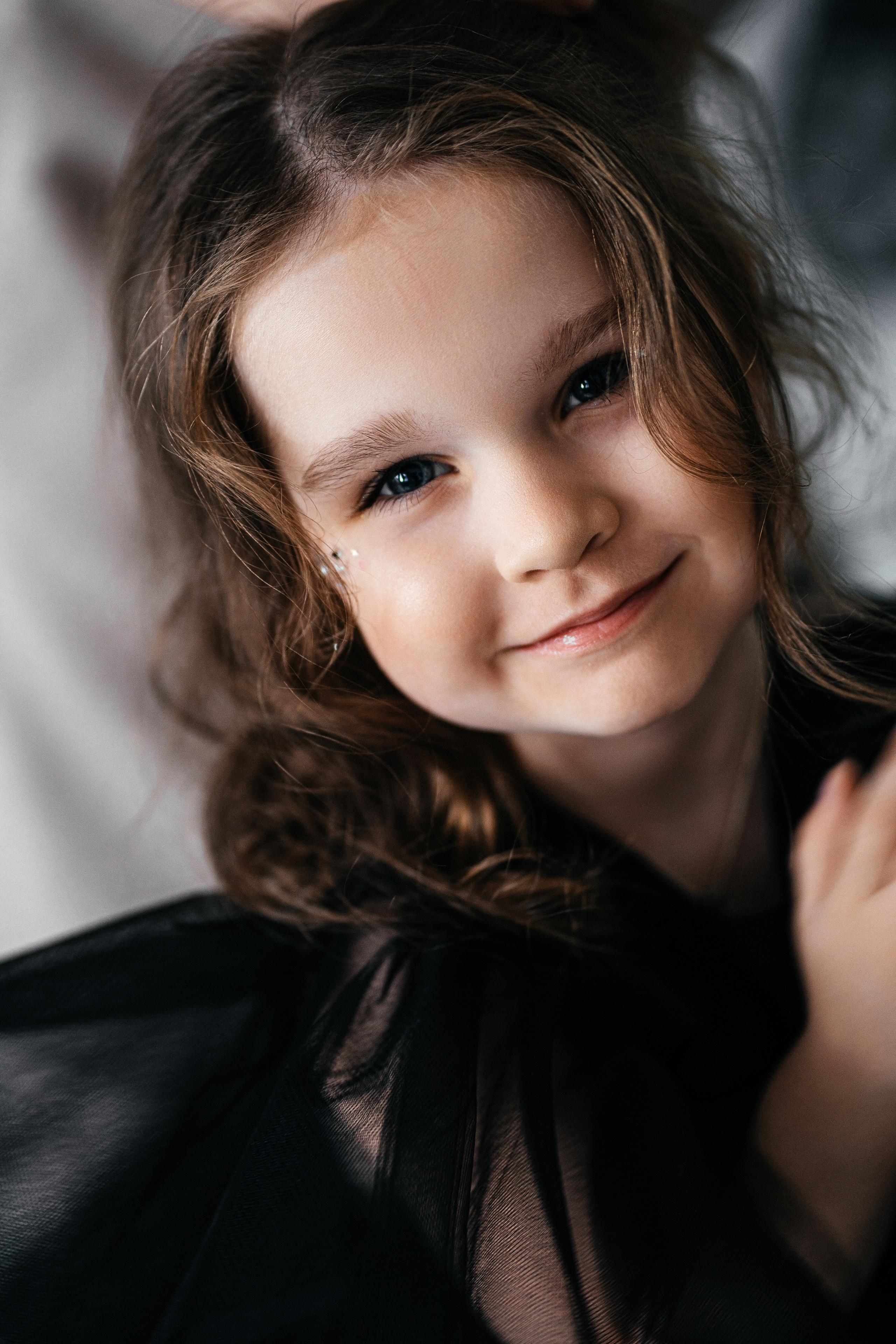 Фотосессия для девочки в платье. Фотограф Ким Наталья в Красноярске