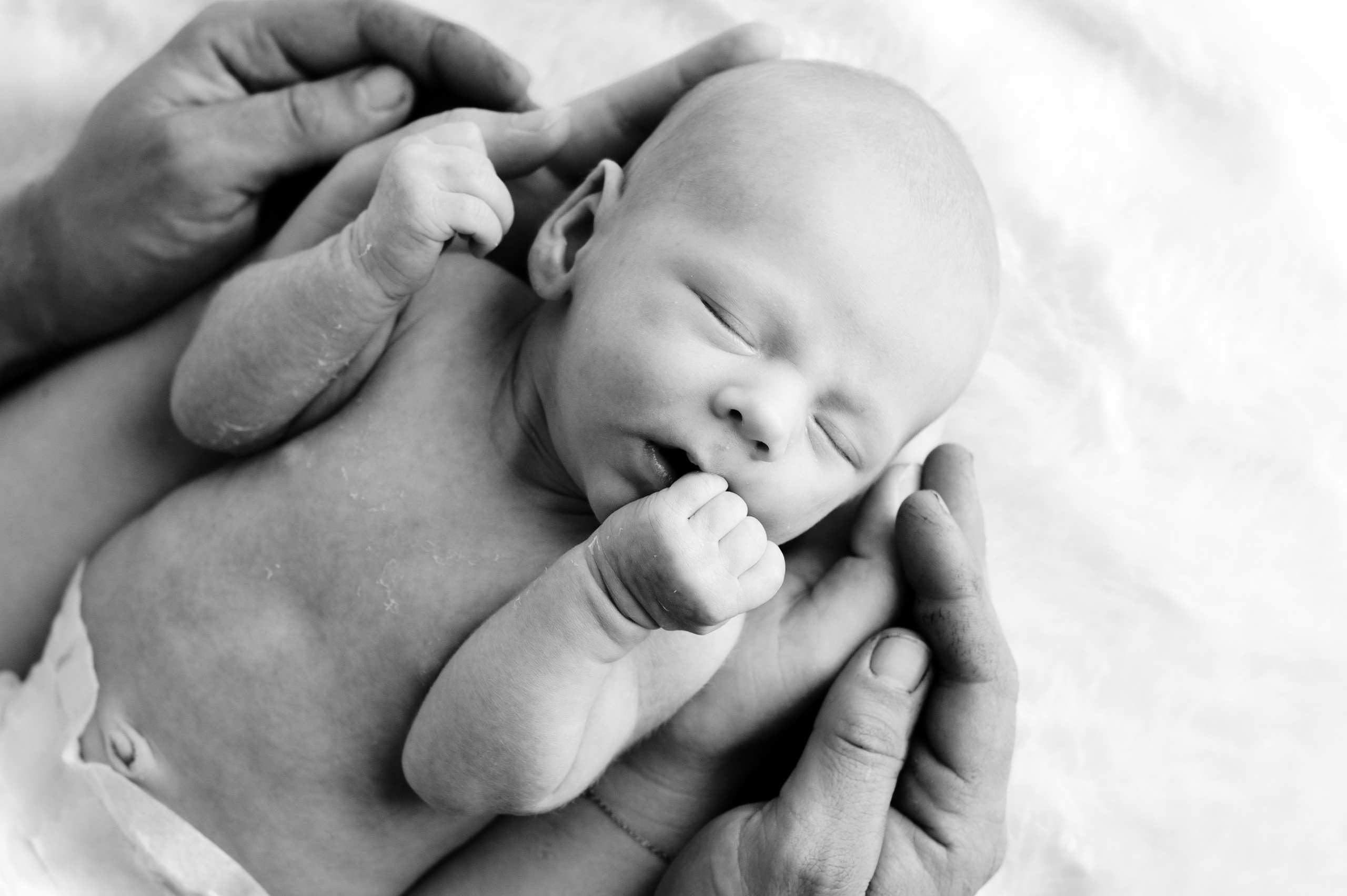 Lifestyle nyföddfotografering i Halmstad. Bröllops- och familjefotograf i Halmstad | Valentina