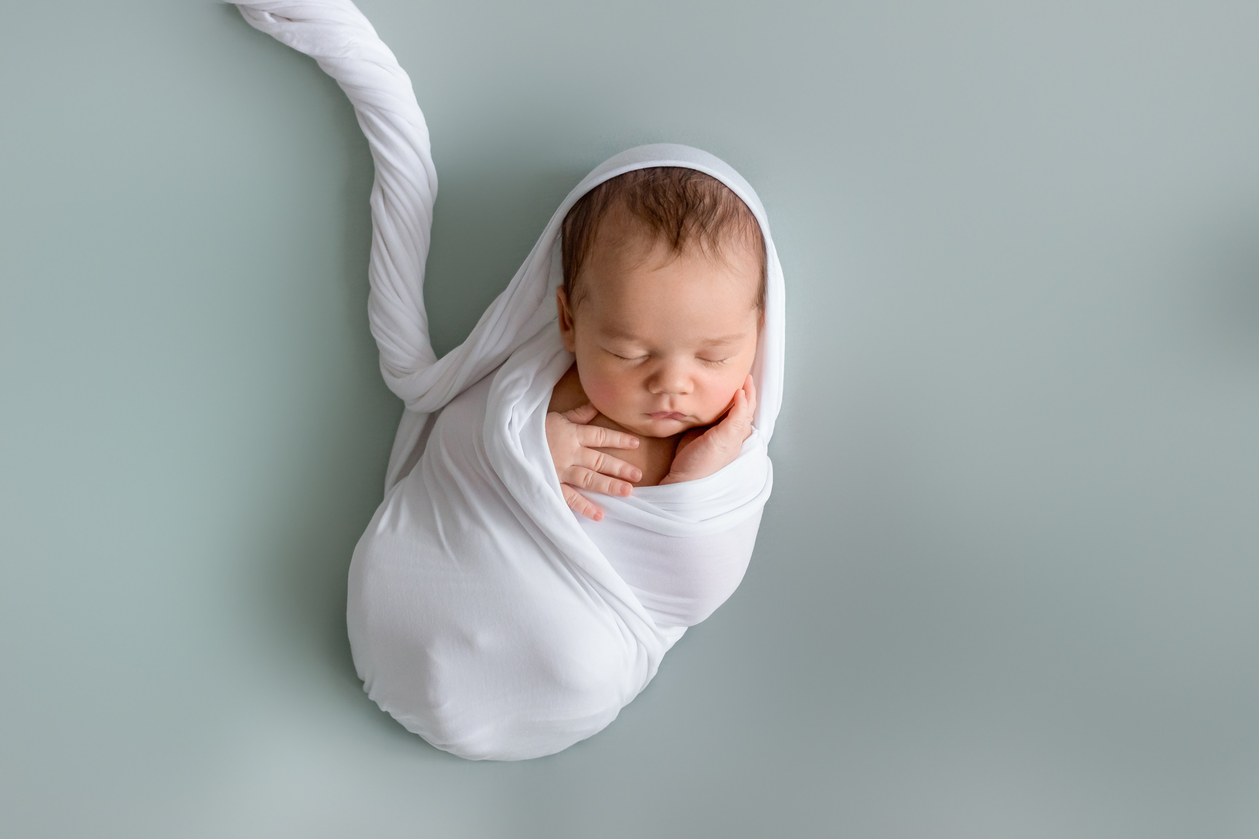 Семейная фотосессия чудесной новорождённой