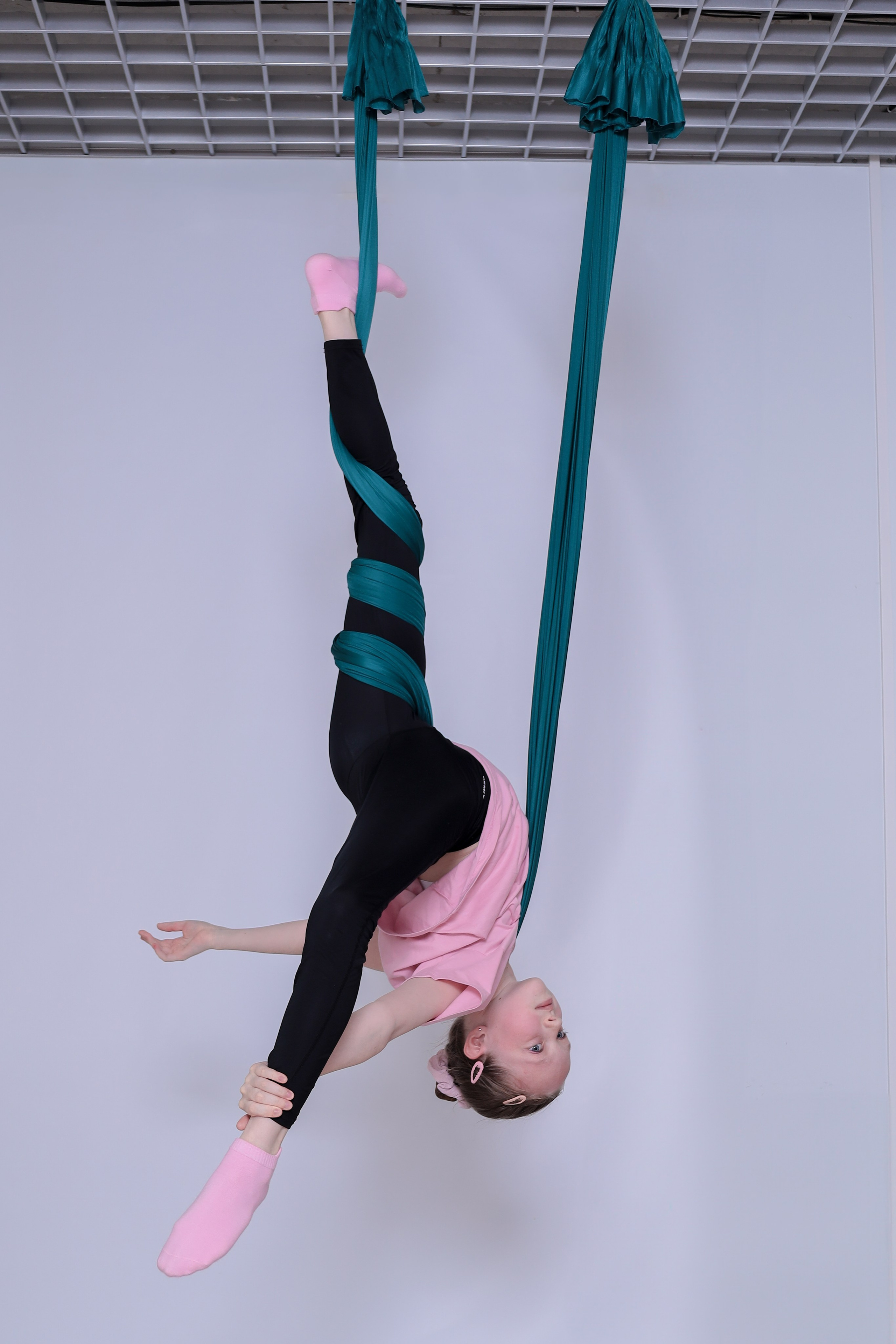 Детская аэройога. Фотограф Надршина Лилия