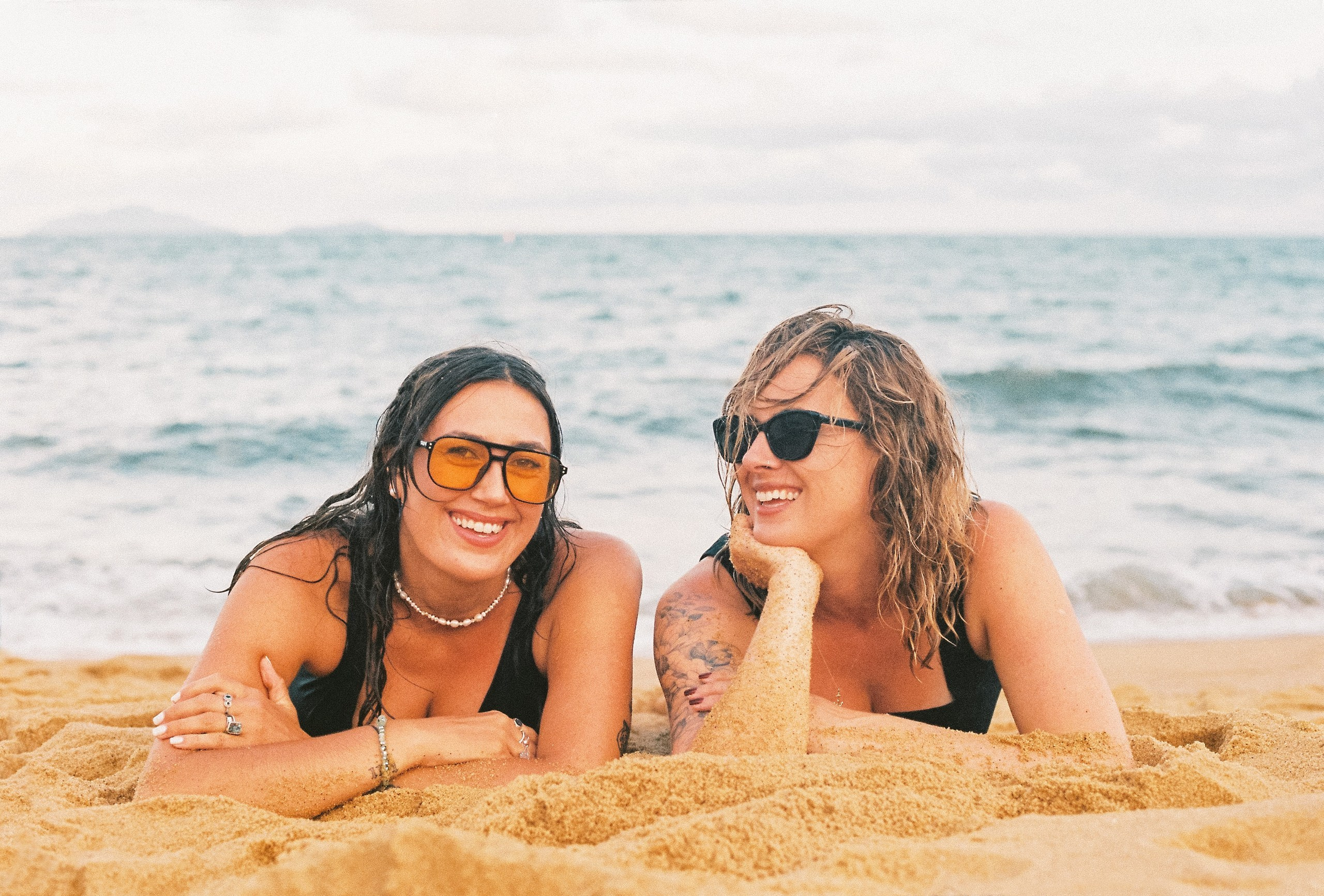 Allie and Morgan. Film Photographer in Da Nang, Vietnam — Tanya Parfenteva