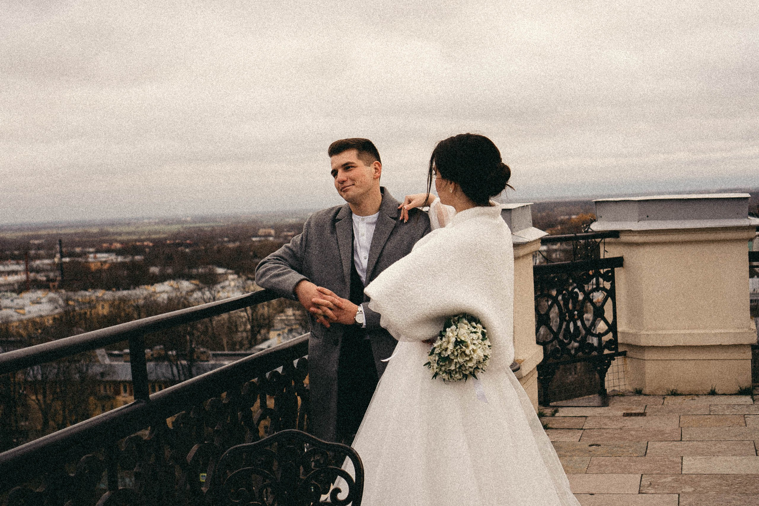 СВАДЕБНАЯ СЬЕМКА ПАРЫ В ГОРОДЕ ПУШКИН В ПАРКЕ ЕКАТЕРИНЕНСКОМ В НОЯБРЕ. Профессиональный фотограф, Санкт-Петербург — Виктория Богомолова