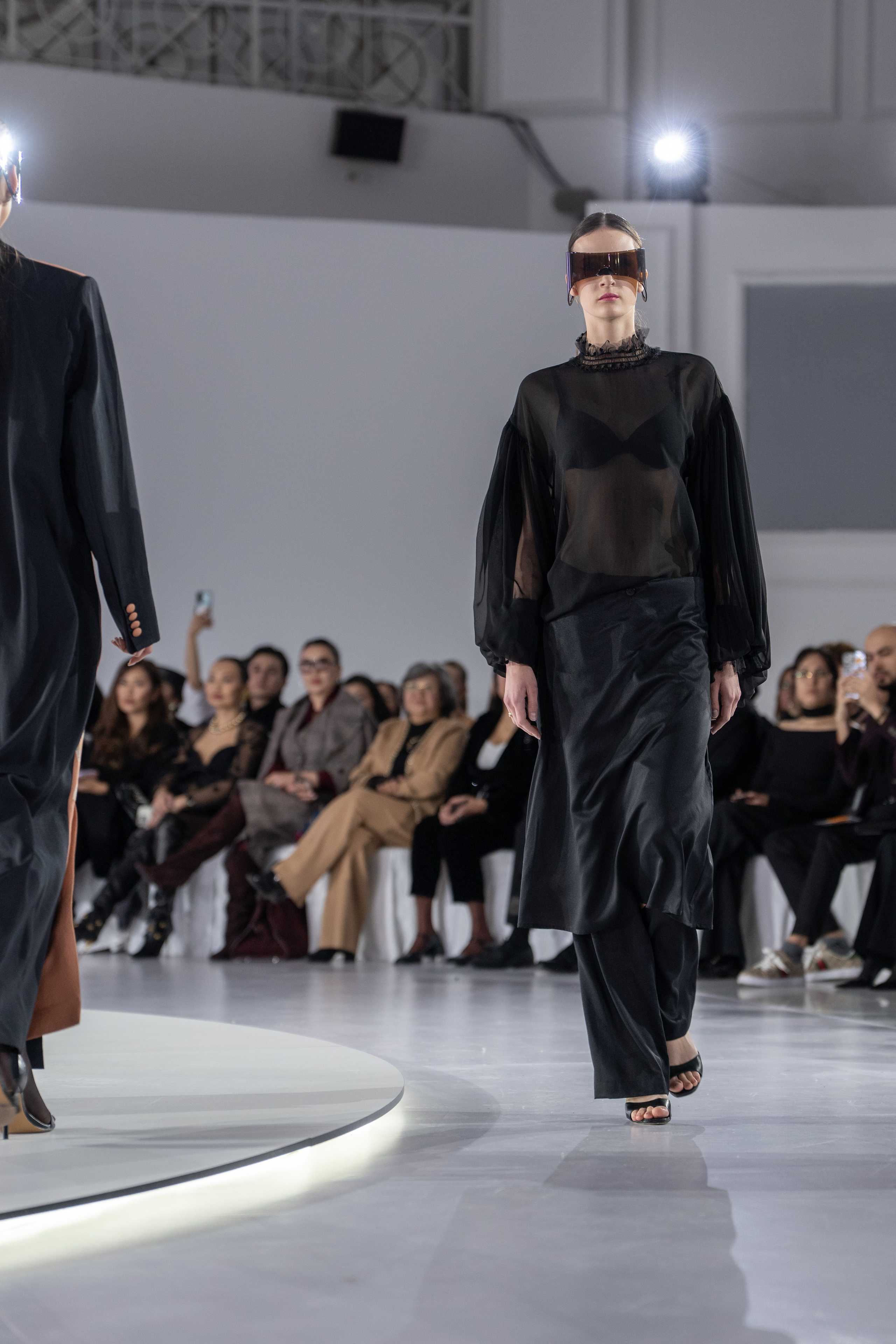 Дизайнер Alexey Czhen. Сайт Алматинского НЮ АРТ, будуар и фэшн фотографа Дениса Карпенко