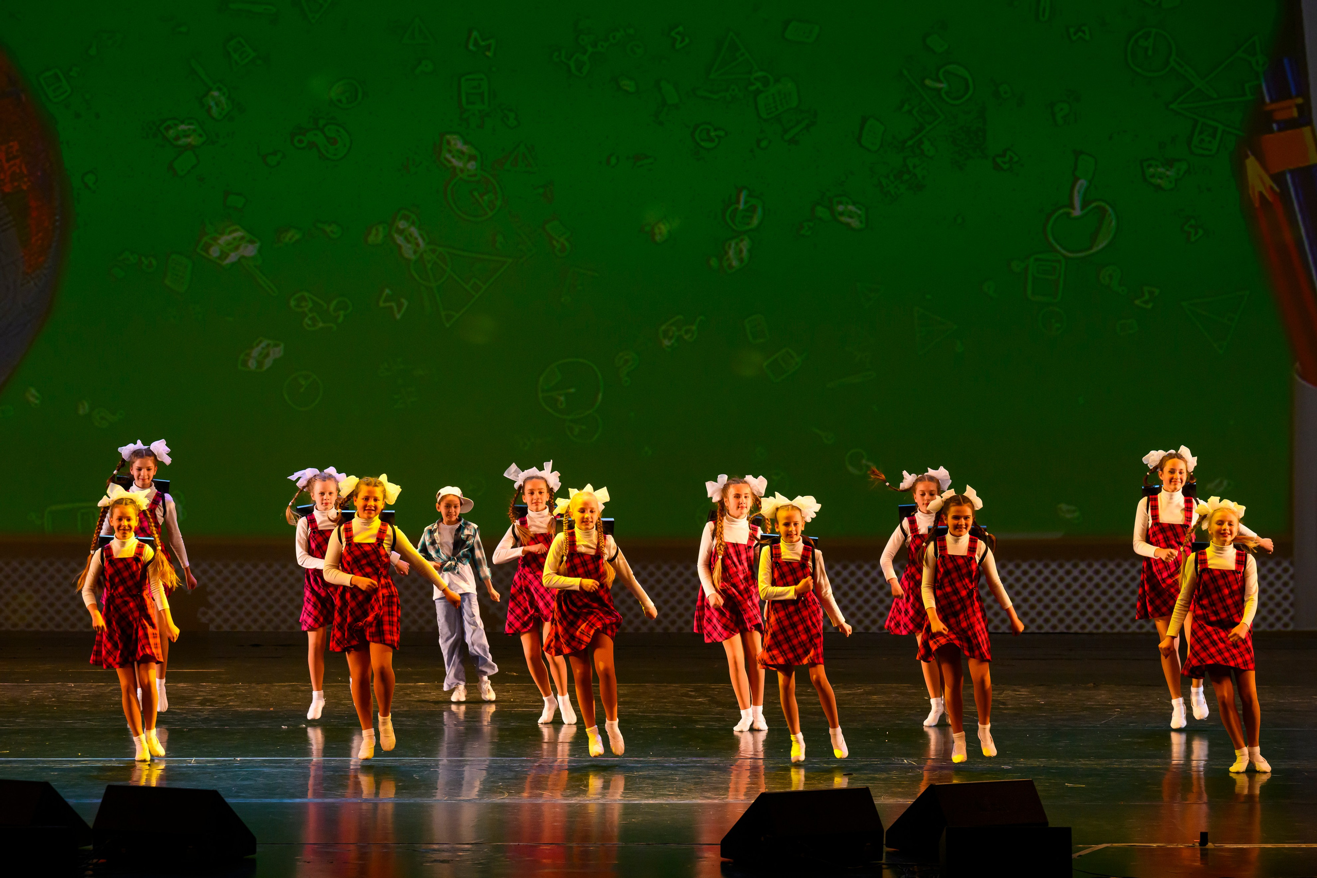 23 апреля, часть 1, БКЗ Октябрьский, г. Санкт-Петербург. Золотое яблочко