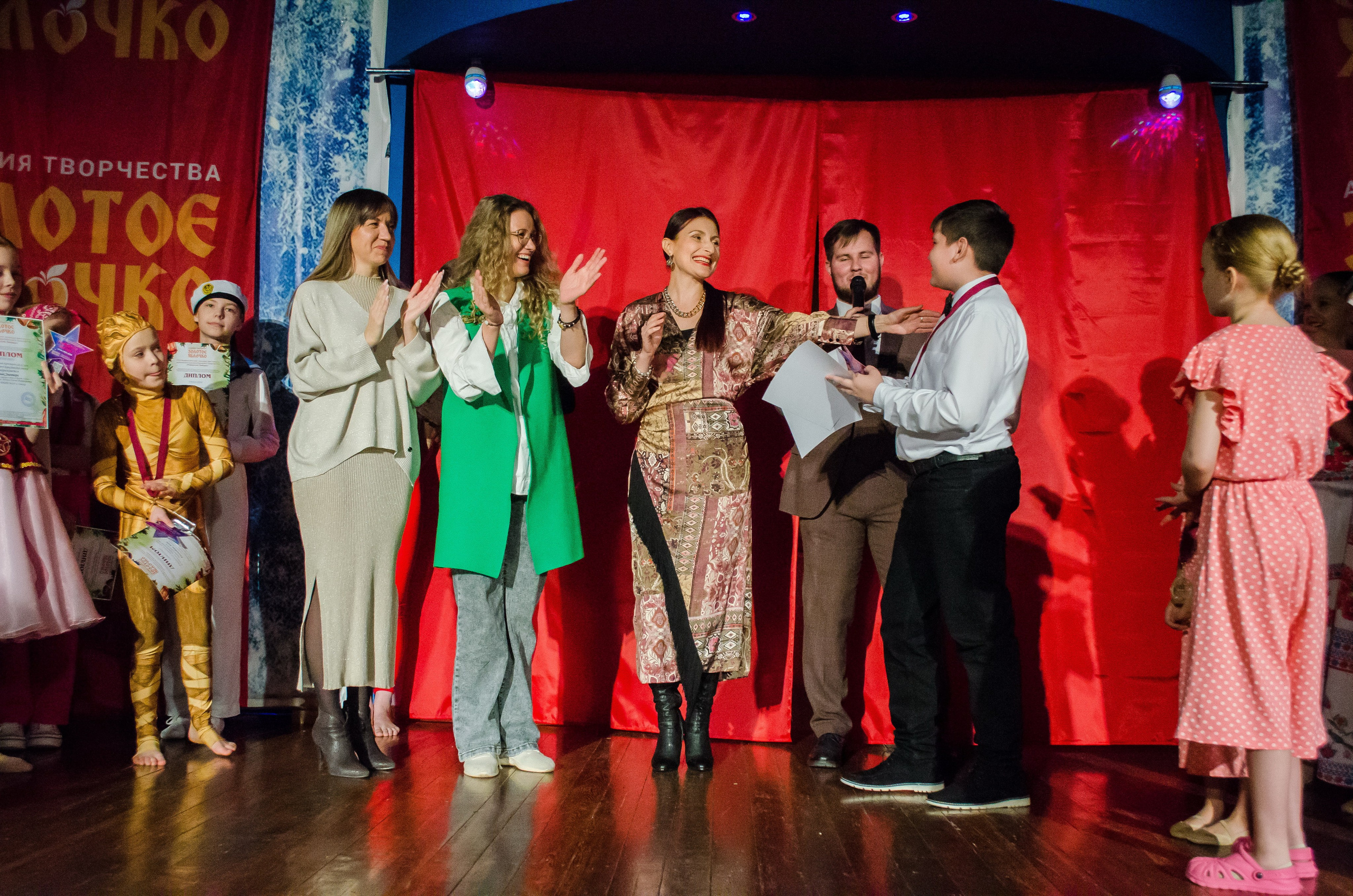 14 декабря, г. Омск. Золотое яблочко