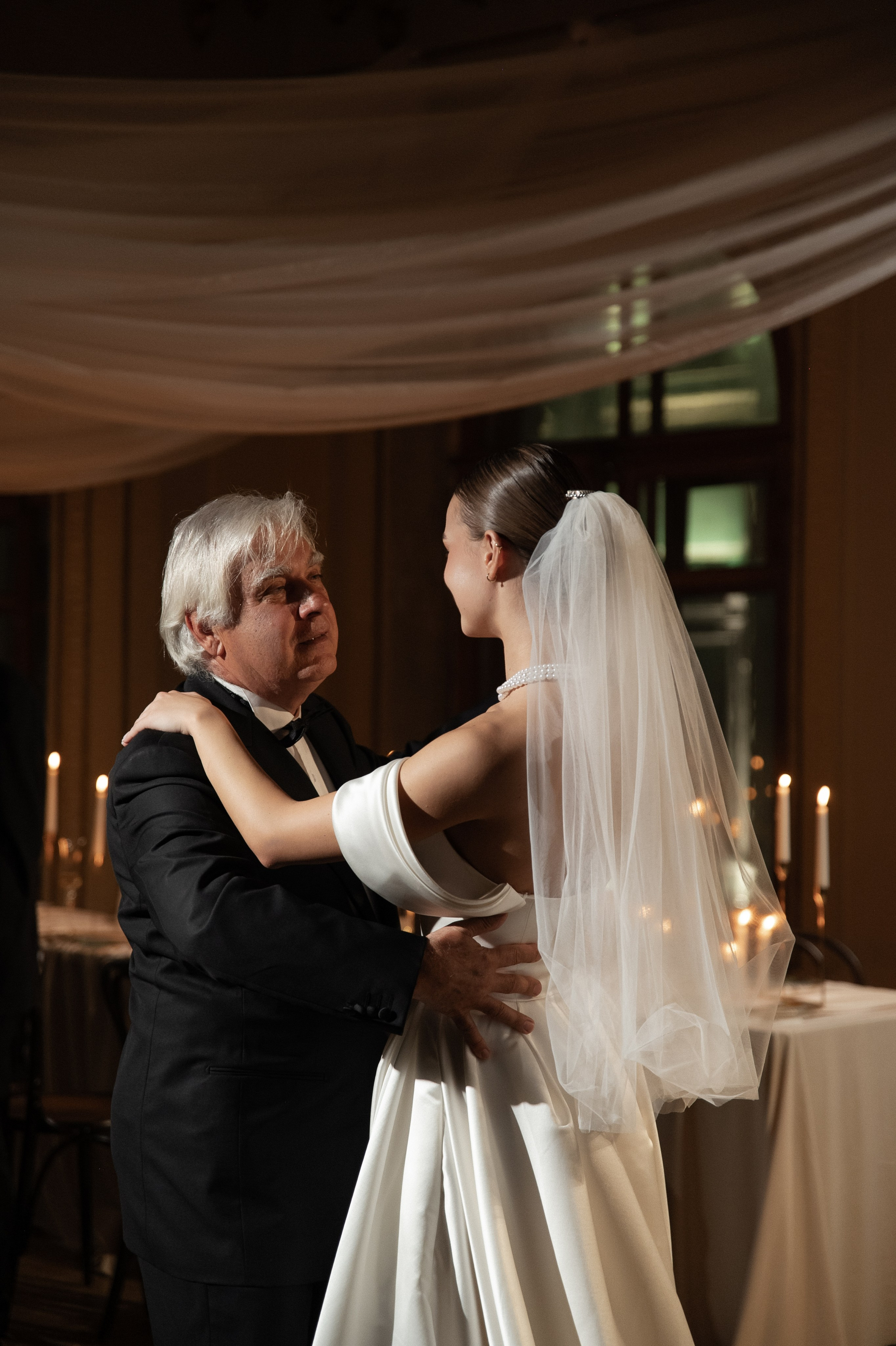 Камерный свадебный ужин при свечах в старинном особняке в фотостудии 21. Kult. Ярослава Ерина — свадебный фотограф в Москве