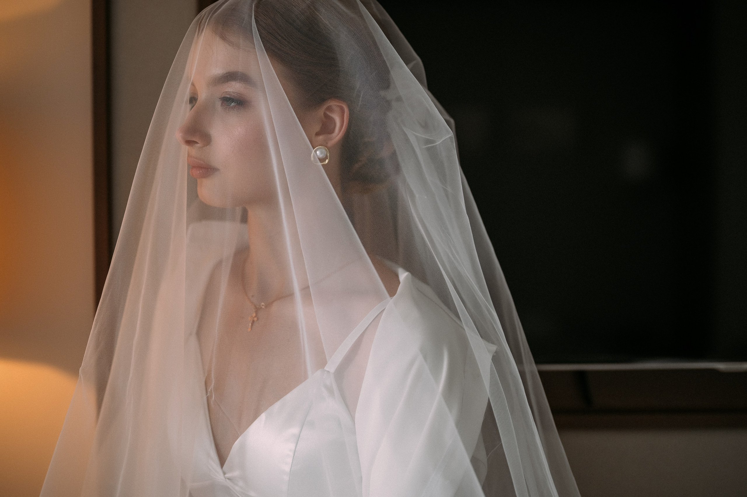 Свадебное утро и прогулка красивой яркой пары. Свадебный и семейный фотограф в Симферополе Дарья Маркова