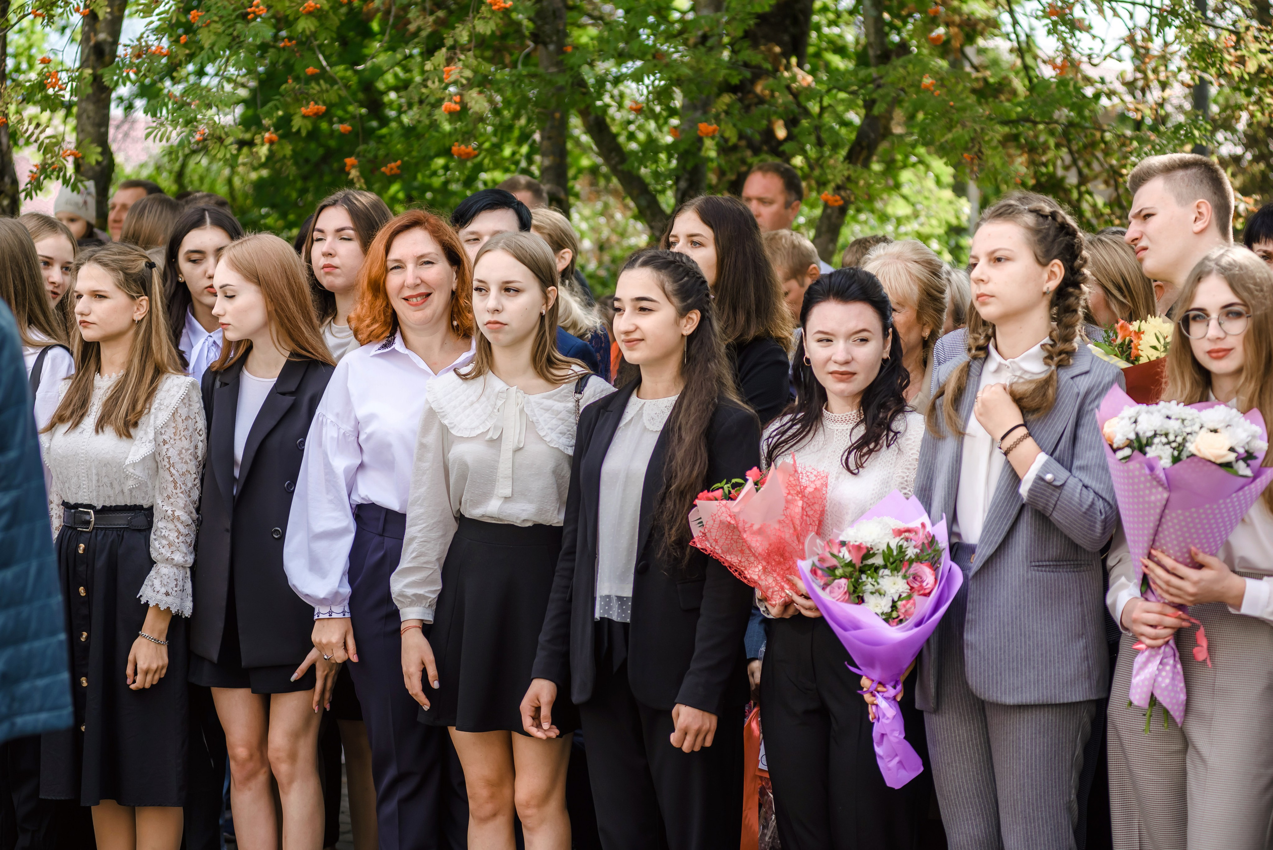 Линейка 11-е классы 2023. Фотограф Галина Лисанова, г. Брянск