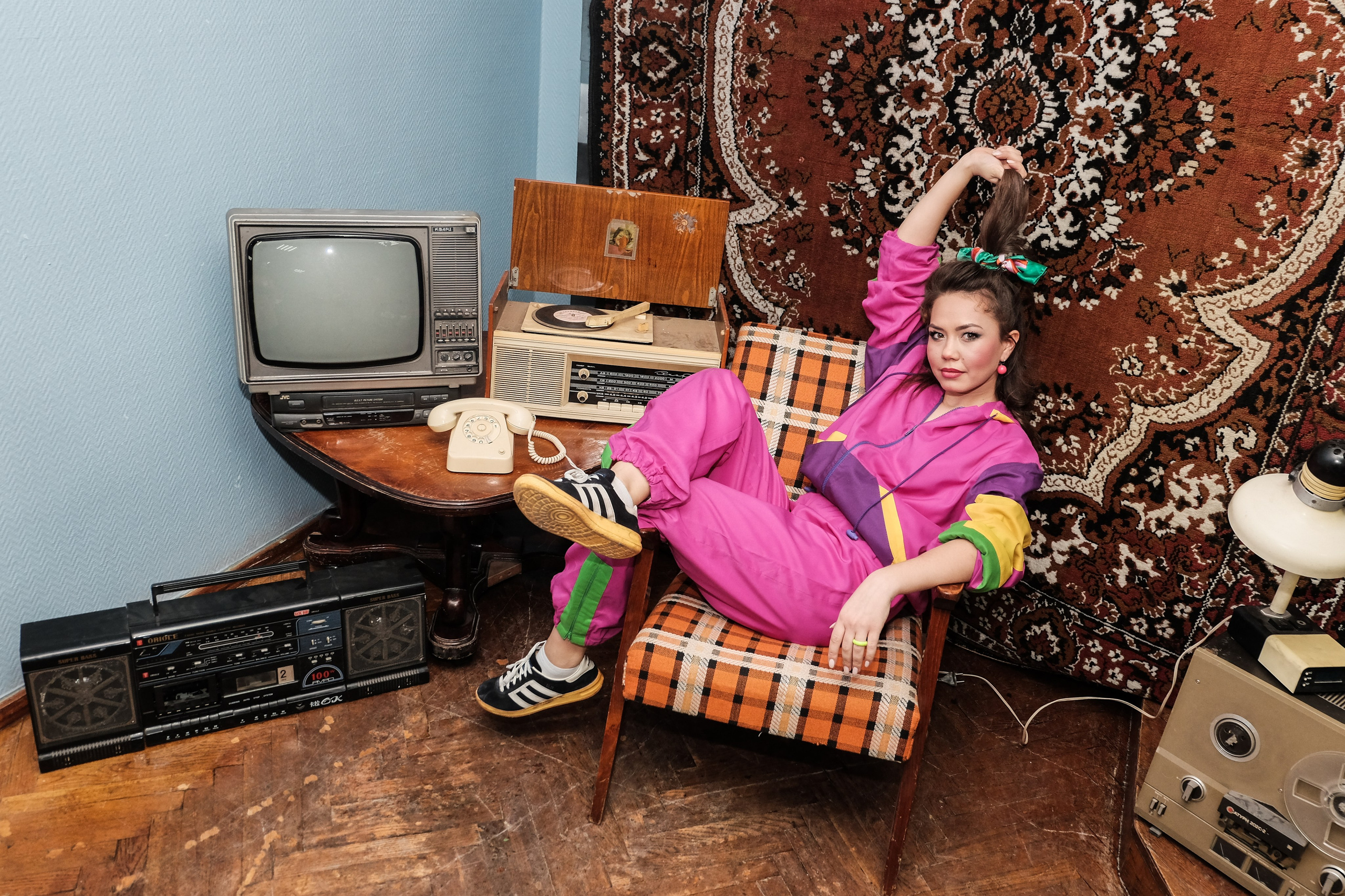 ТЕАТРАЛЬНЫЙ КОРПОРАТИВ В СТИЛЕ 90-Х. Фотограф в Алматы Артемий Матюнин