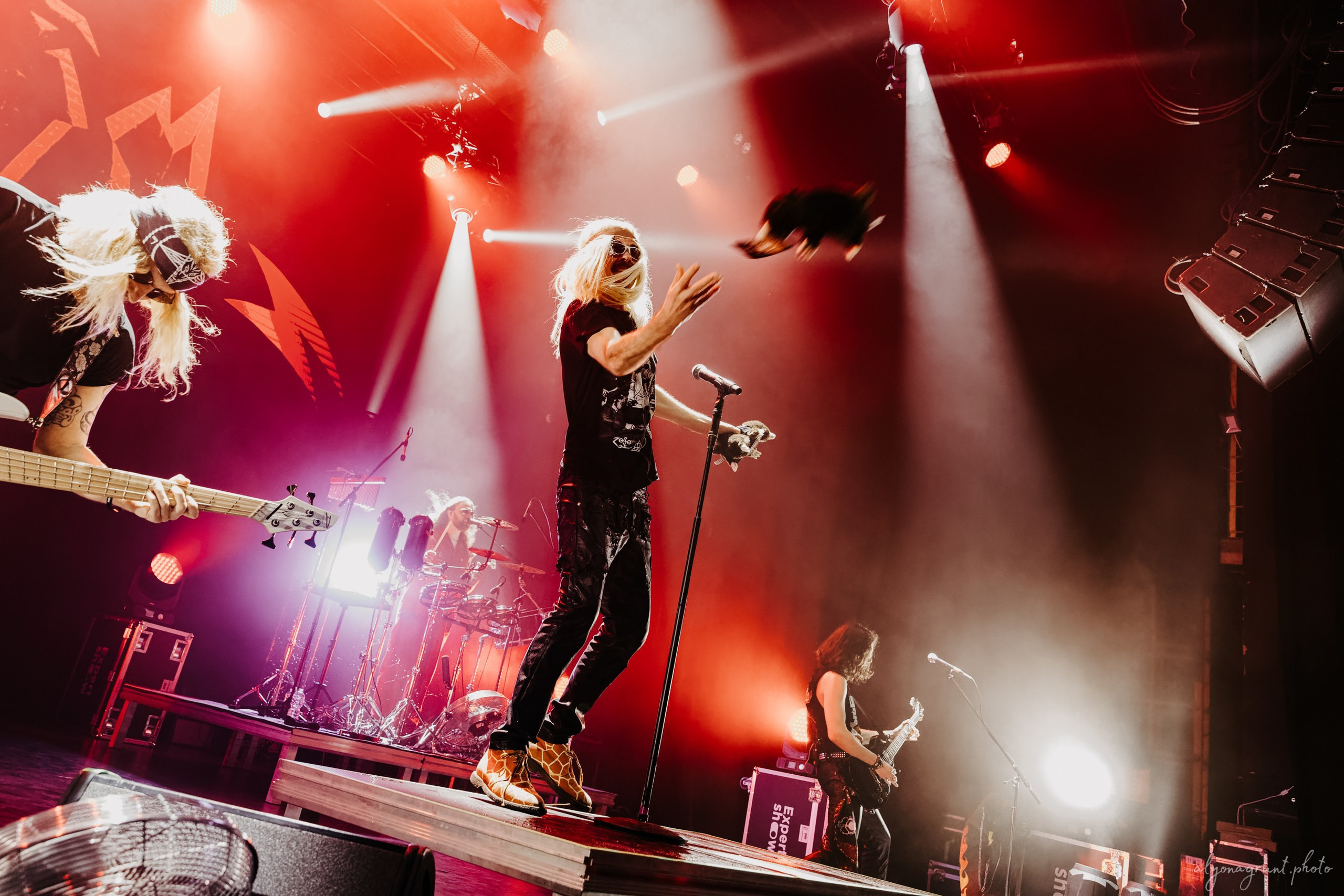 Багровый Фантомас, фоторепортаж, СПб, BASE, 14.12.2025. Алена Адрианова: фотограф в Санкт-Петербурге