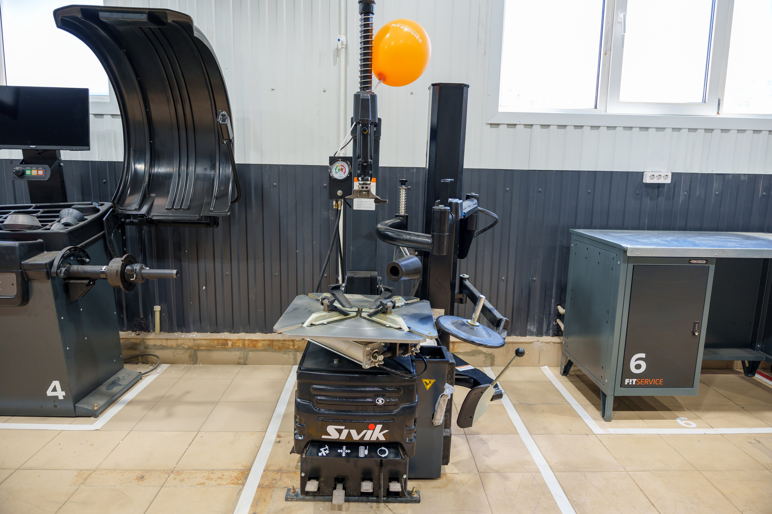 Интерьерная фотосъемка автосервиса Fit Service в Краснодаре — Профессиональная фотосъемка интерьера техцентра в Краснодаресеть СТО. Шедевры для Вас! Фотограф и Видеограф в Краснодаре Пахиев Руслан