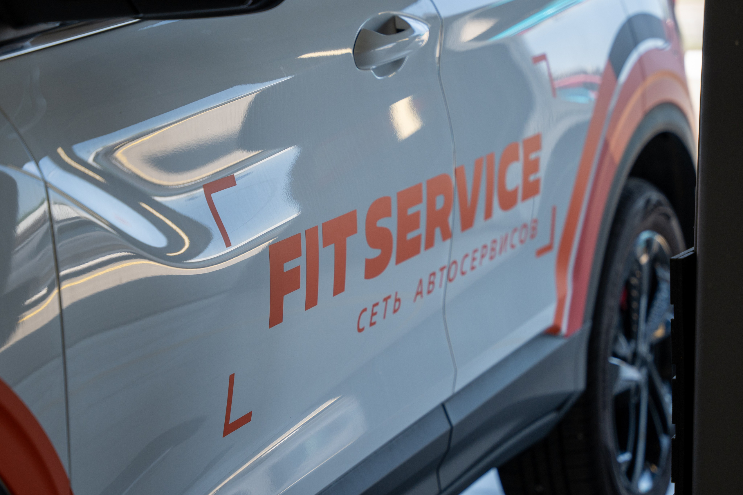 Интерьерная фотосъемка автосервиса Fit Service в Краснодаре — сеть СТО Профессиональная фотосъемка интерьера техцентра в Краснодаре. Шедевры для Вас! Фотограф и Видеограф в Краснодаре Пахиев Руслан