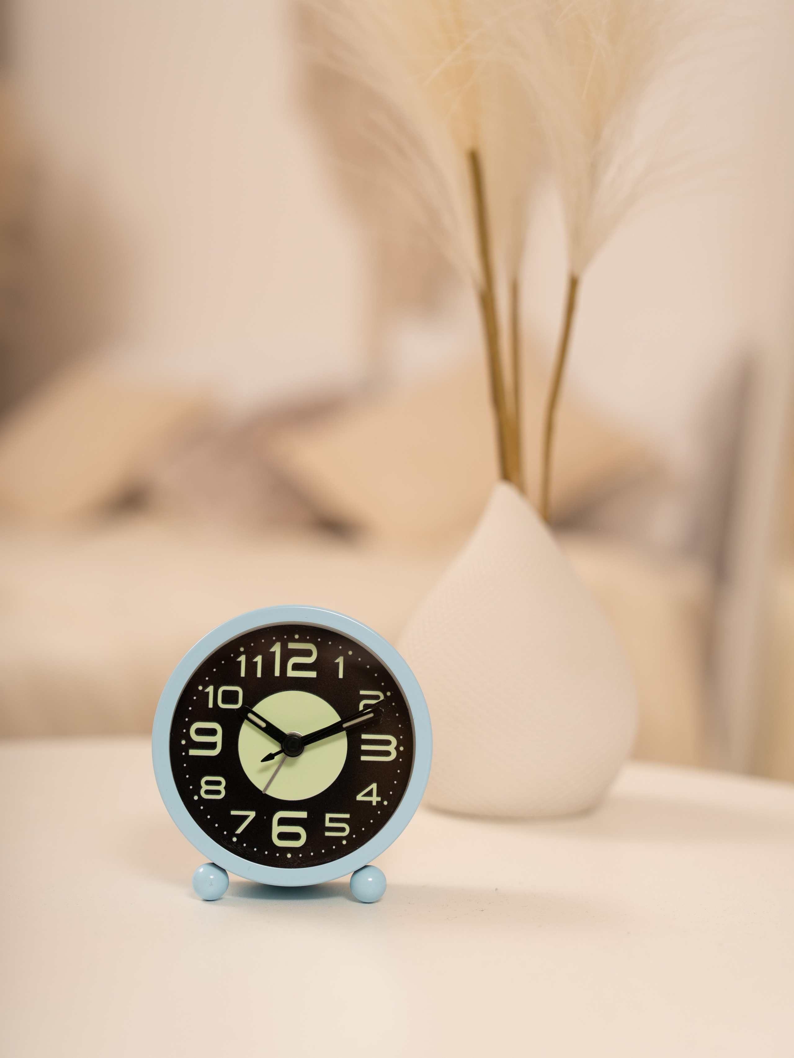 Будильники. Фотограф