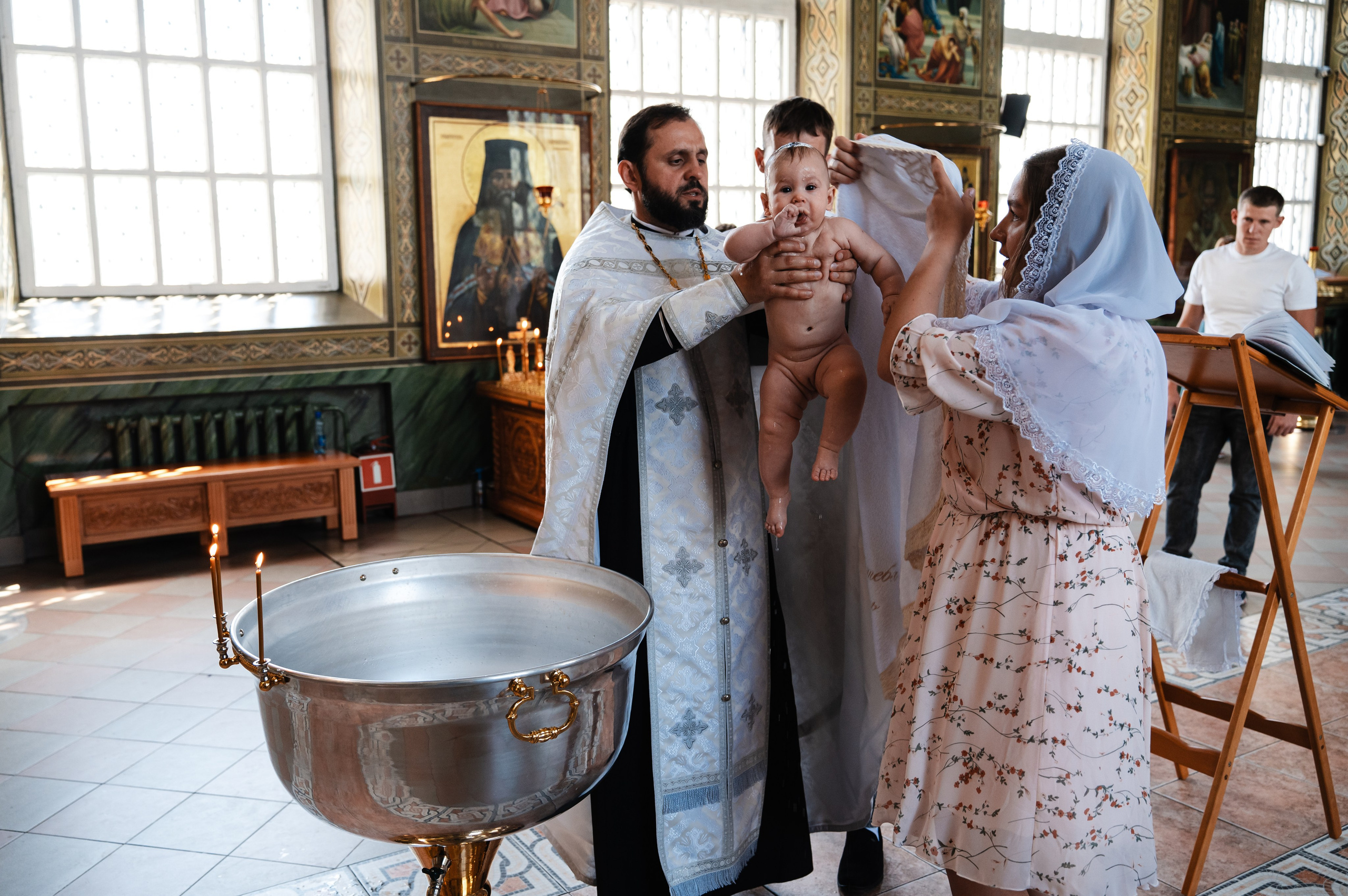 Таинство Крещения Дарьи (Храм Преполовения Пятидесятницы). Фотограф Ярута Оксана / Ростов-на-Дону