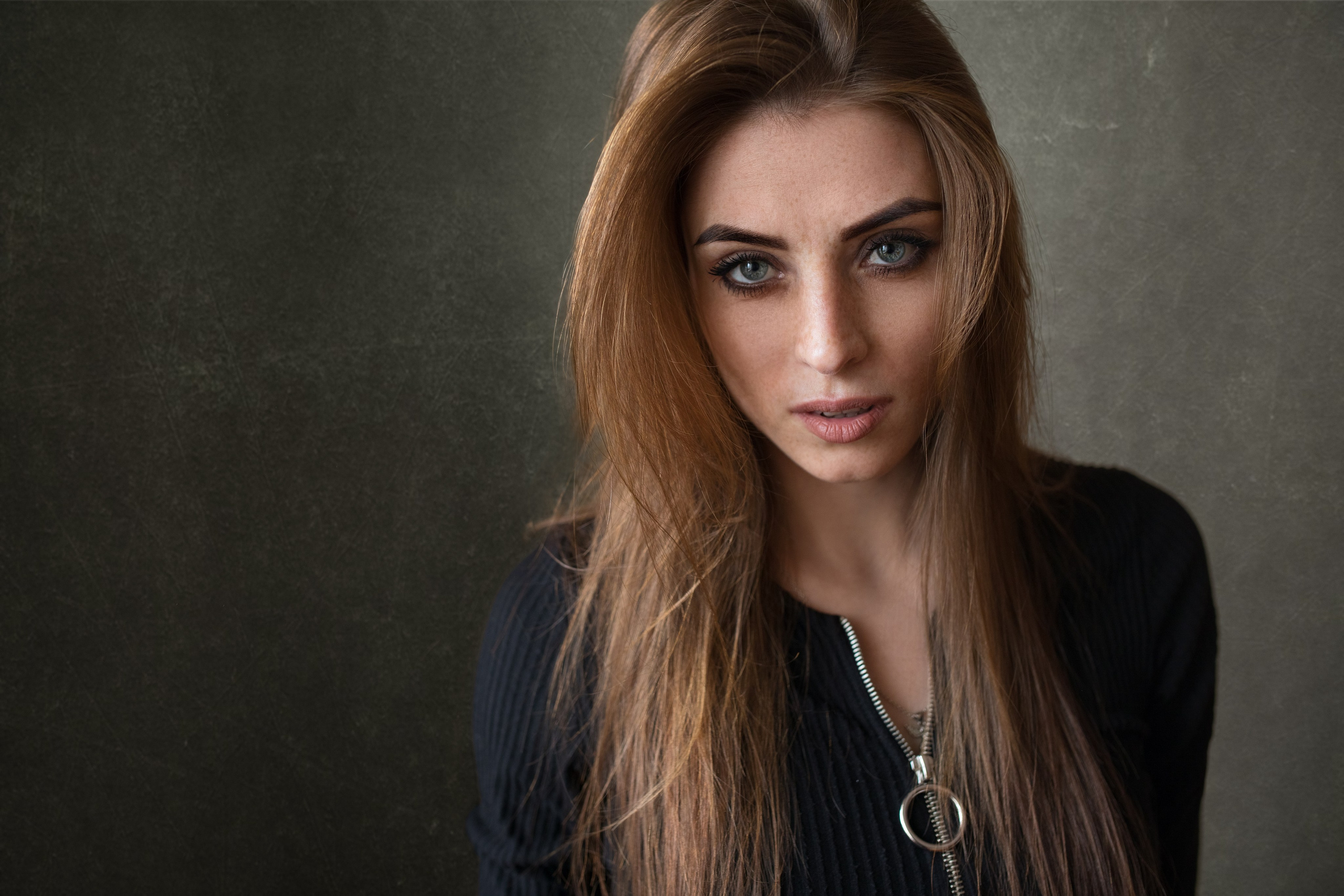 Портретная съемка у окна с Надеждой для «себя»