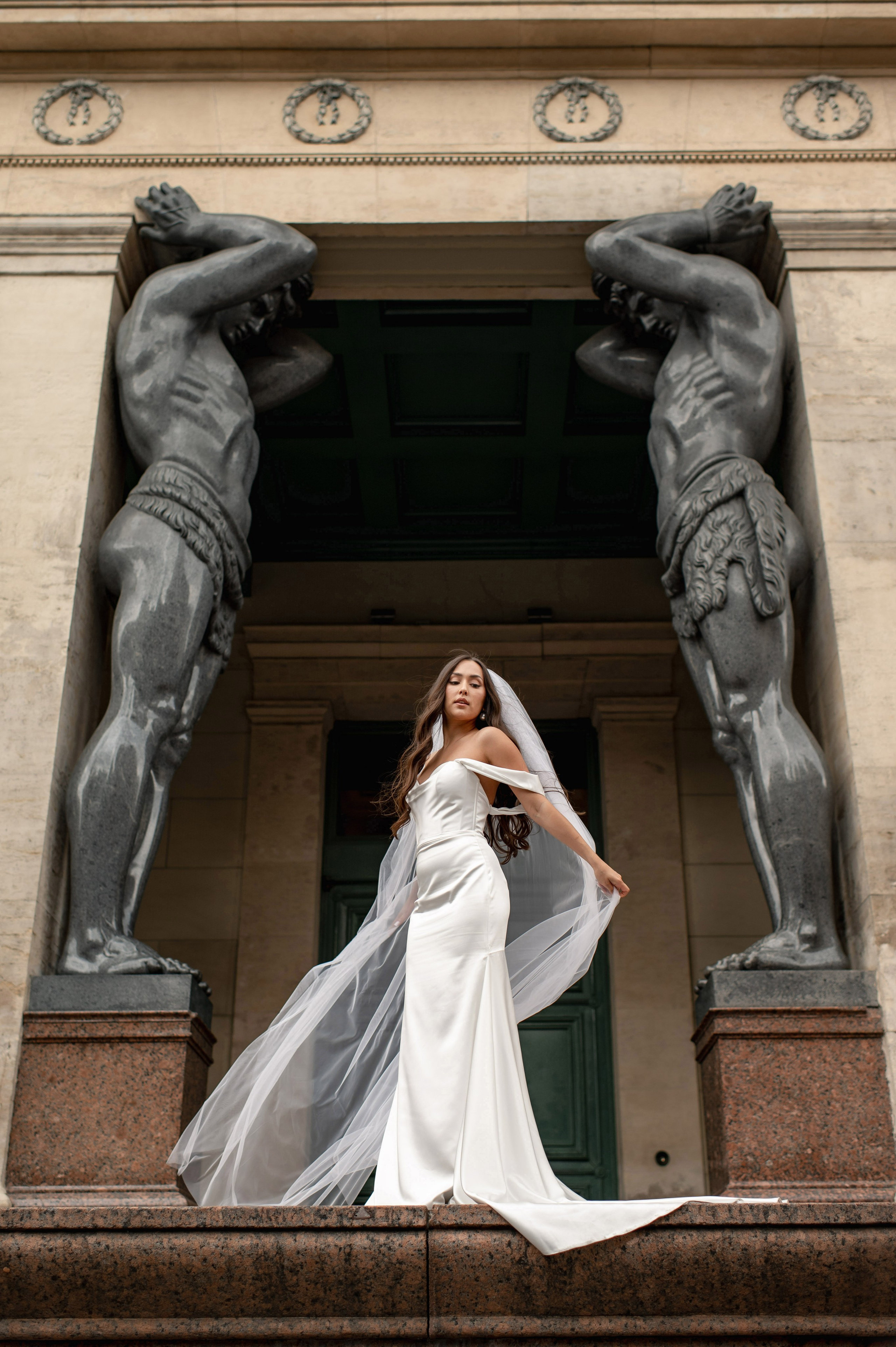 Классическая свадебная фотосессия Аины и Антона по самым красивым местам для свадебной прогулки в Санкт-Петербурге. Портретный, семейный и свадебный фотограф в Санкт-Петербурге и в Пушкине Ширяев Денис