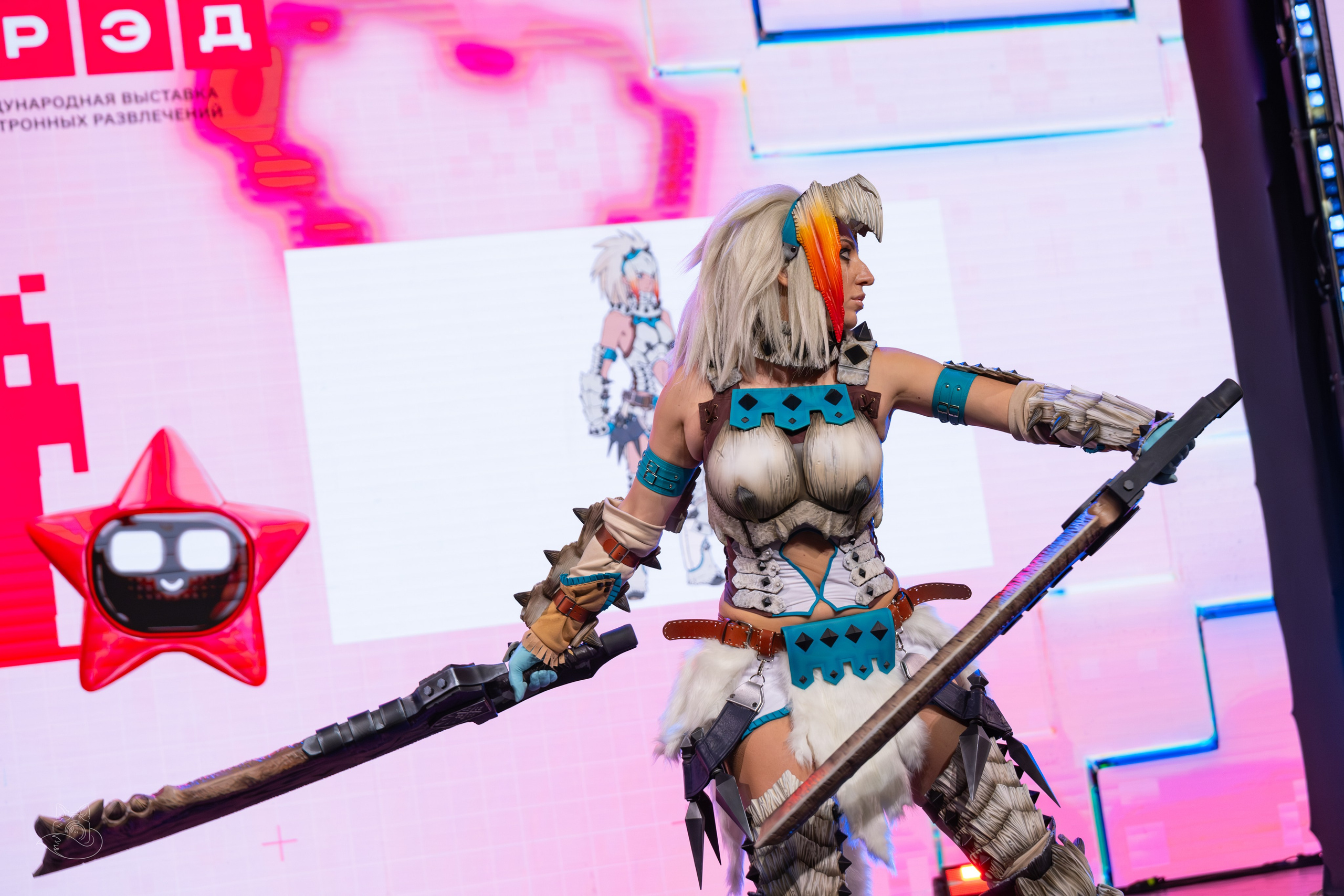 Сцена РЭД ЭКСПО 2024. Косплей фотограф