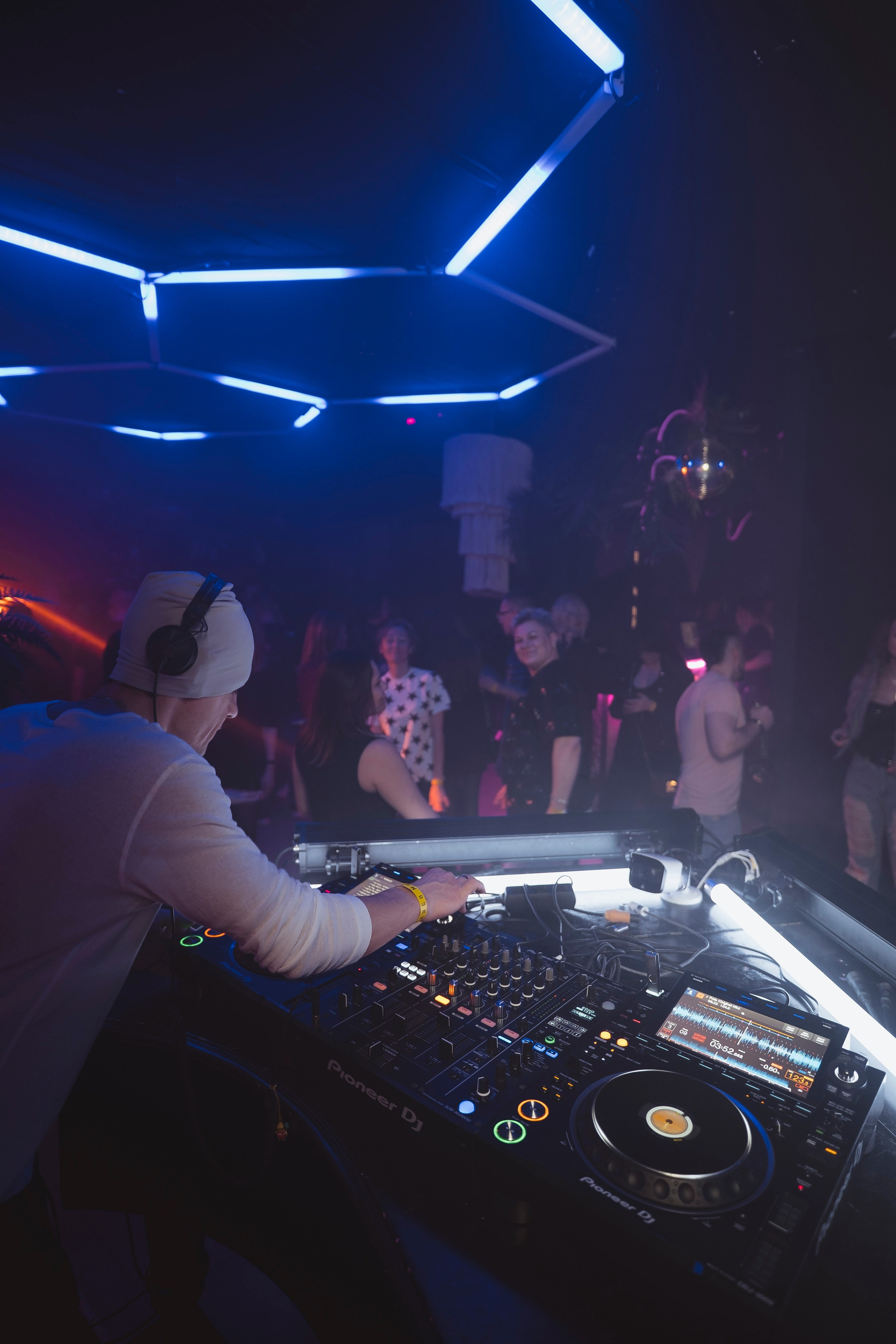 Embargo 30/03. Главная