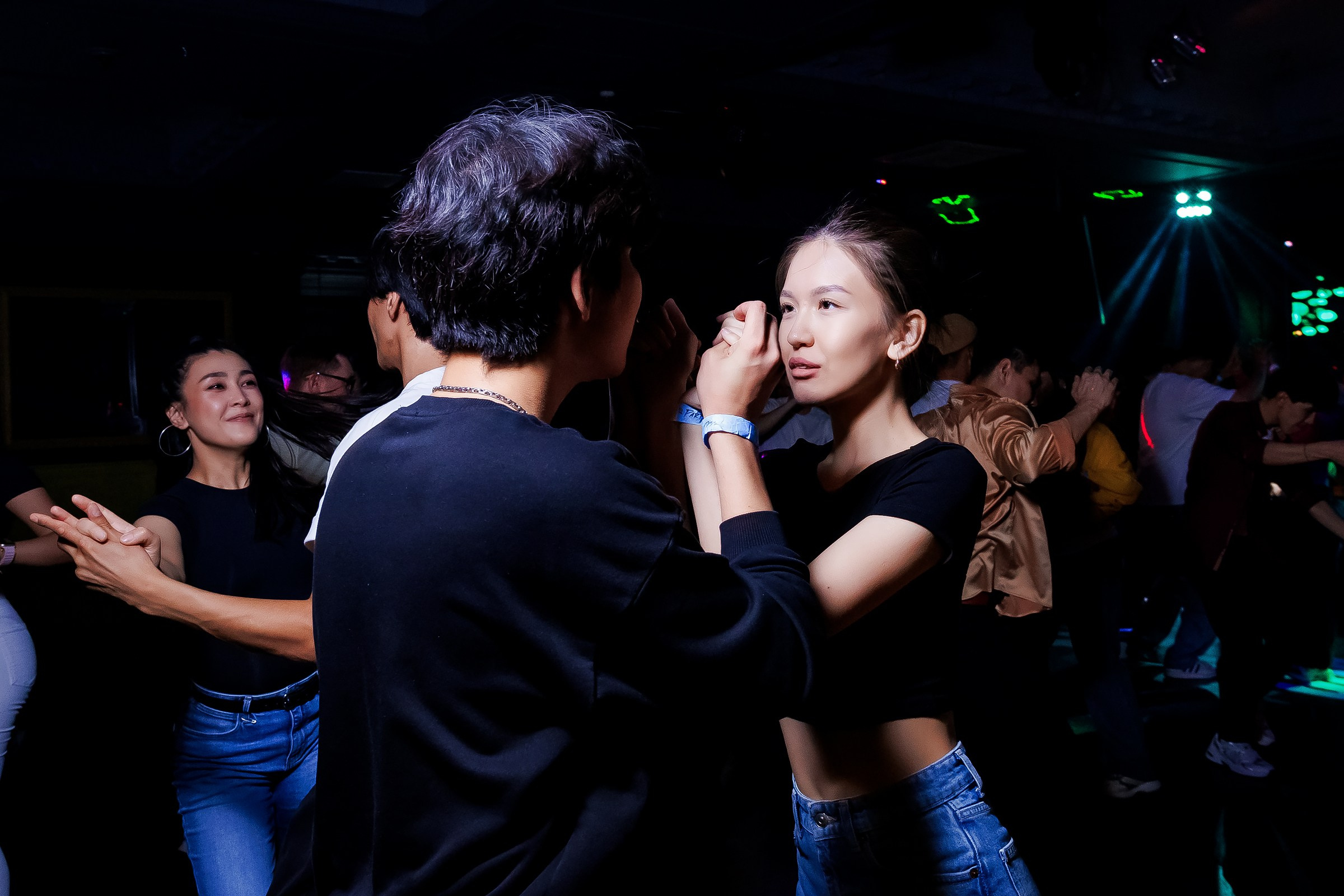 Bachata Party Hola Dance. Репортажный фотограф в Алматы Каюпов Сержан