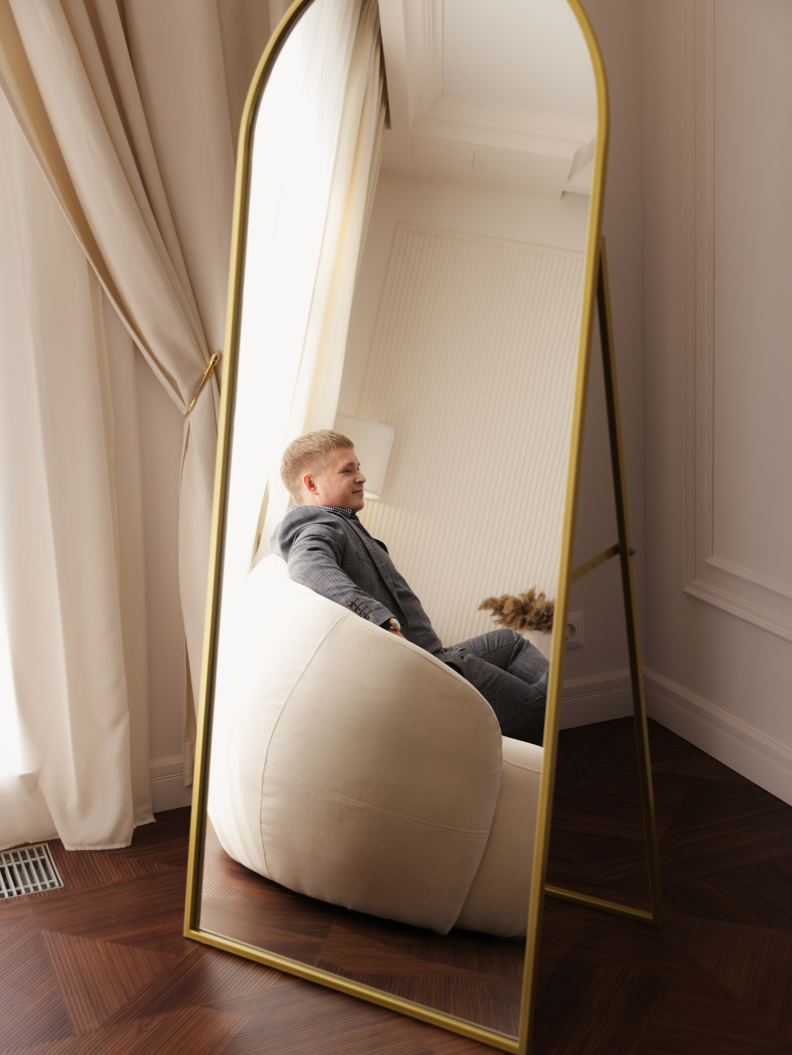 Топ-риэлтор Тюмени Максим. Мультифотограф Динара Ахмедзянова