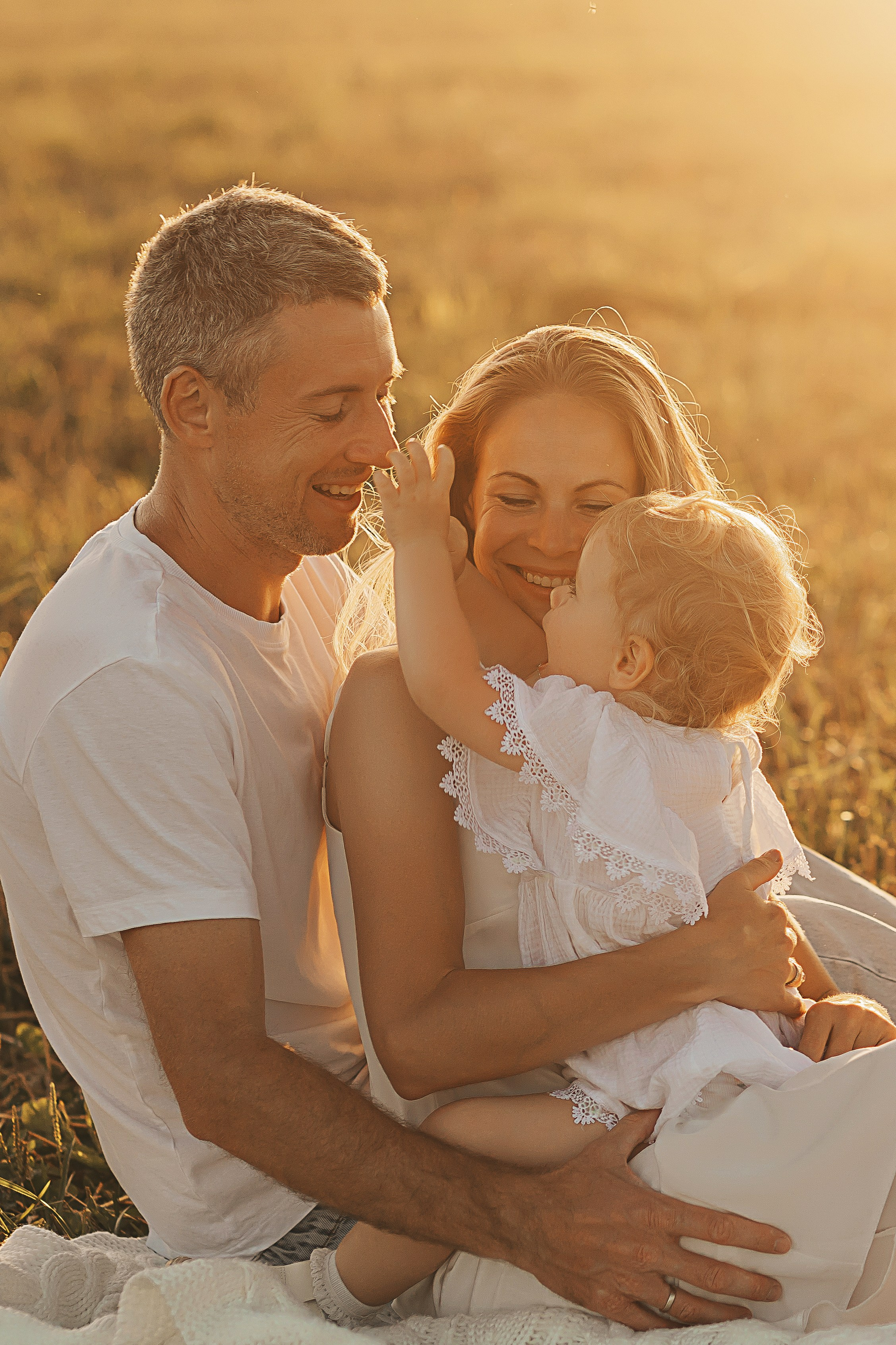 Фотосессия в поле со стогами. Семейный и женский фотограф в Москве Надежда Воробьева