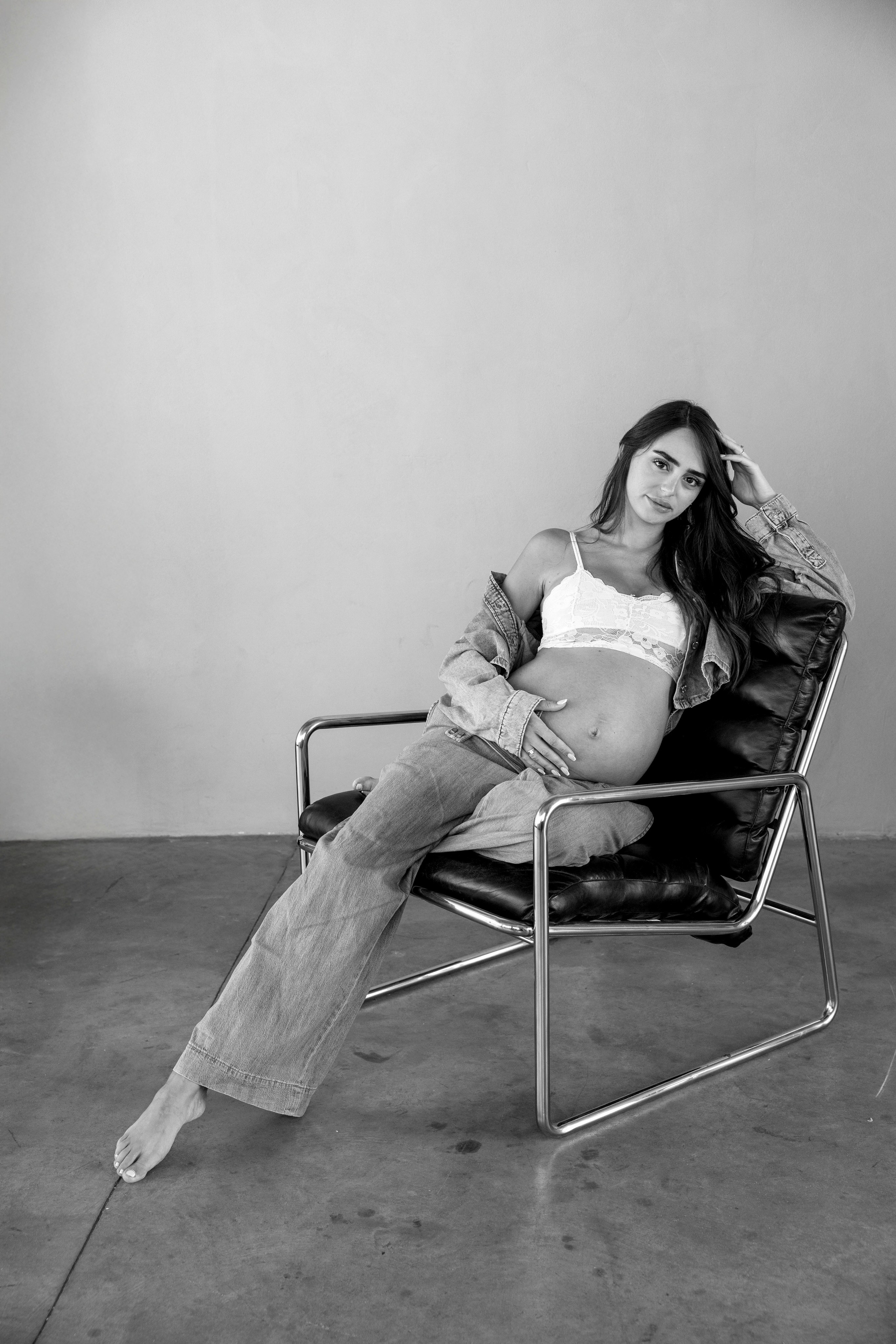 Pregnancy photoshoot inside the studio in Tel Aviv. Главная