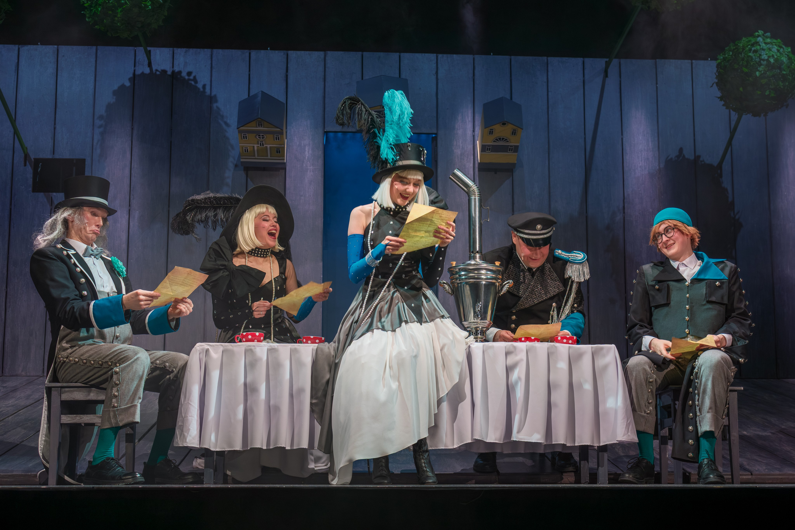 Театр Терезы Дуровой: Ревизор. Сайт фотографа Сергея Абрамова