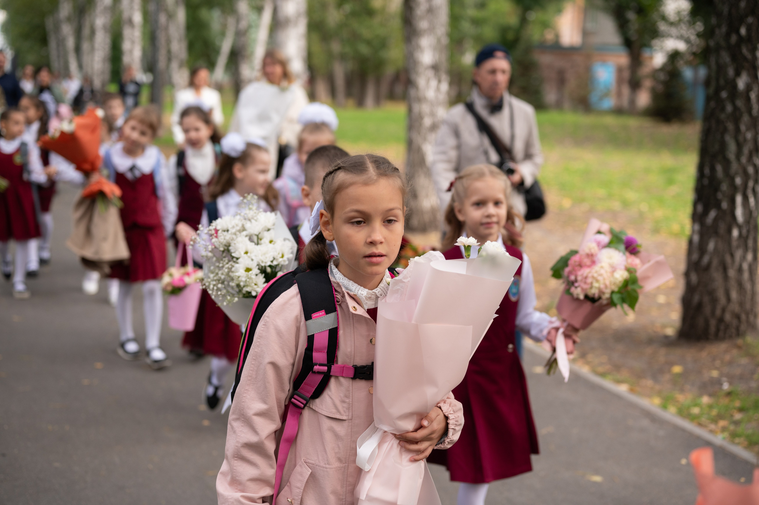 1 сентября 16 гимназия 2 класс (линейка + в классе+ на улице). Фотограф новорожденных, семейный детский в Тюмени Татьяна Морозова