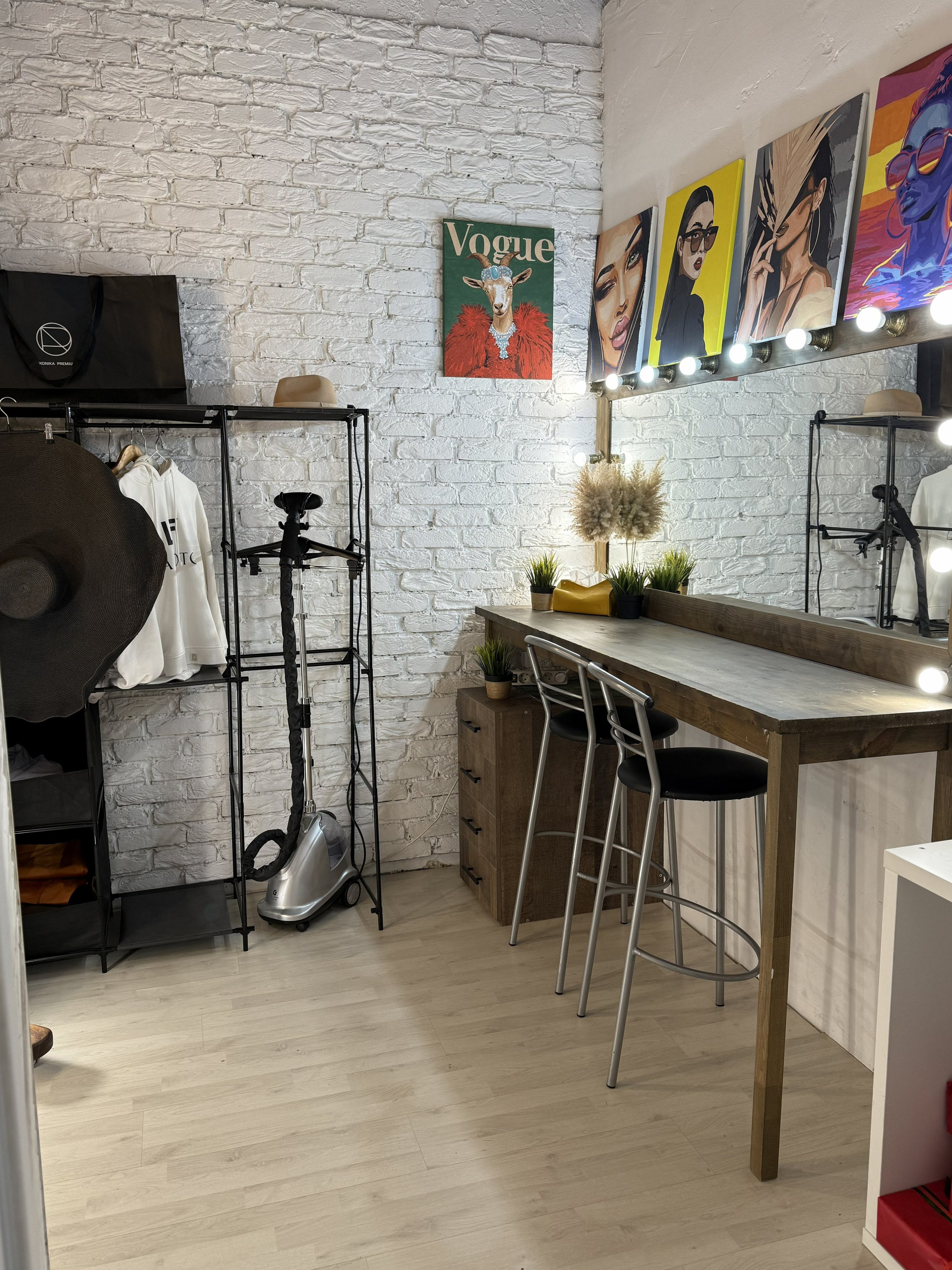 Гримерная комната. Главная