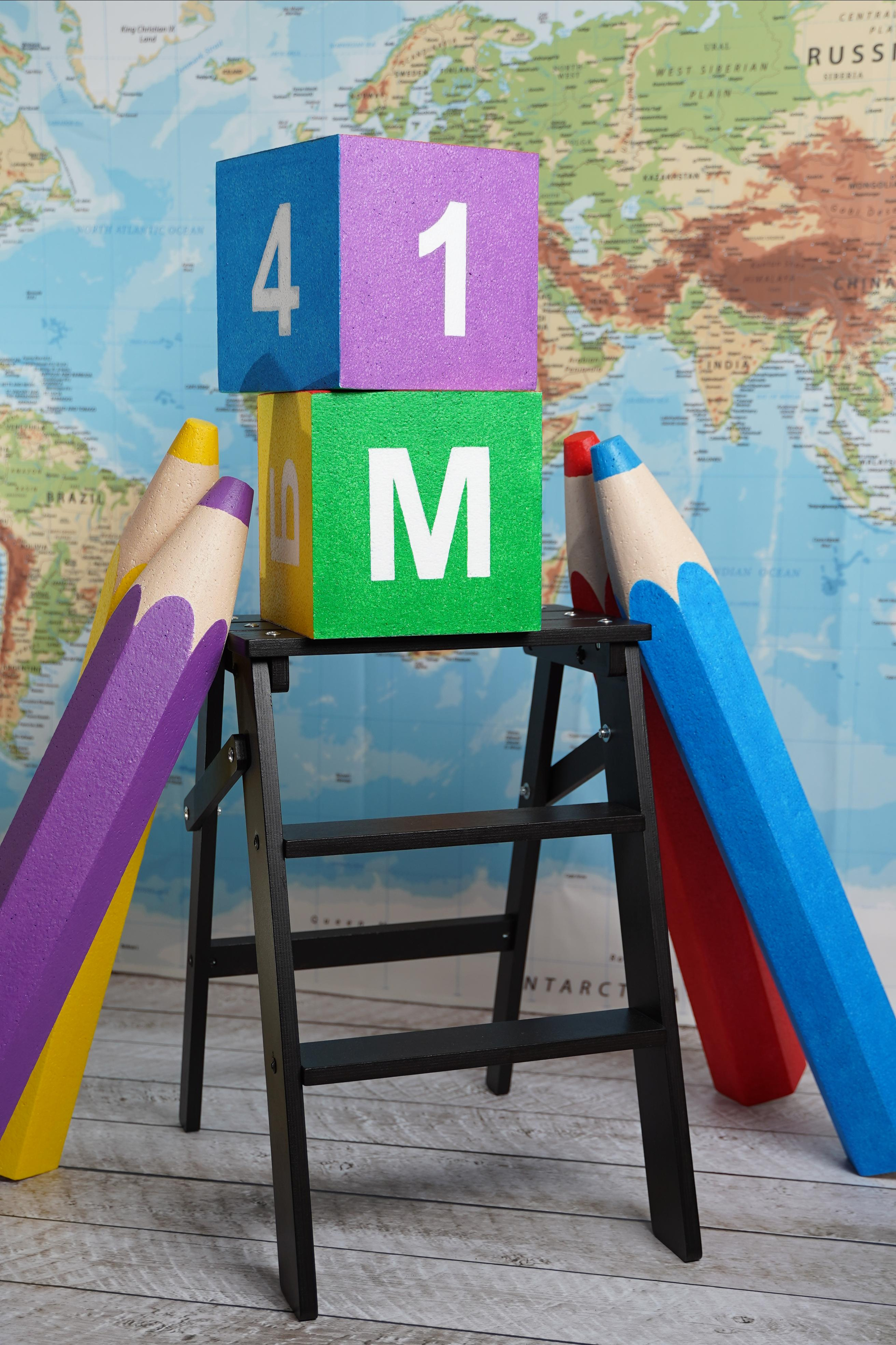 Карандаши. Выпускные альбомы для сада и школы в Москве