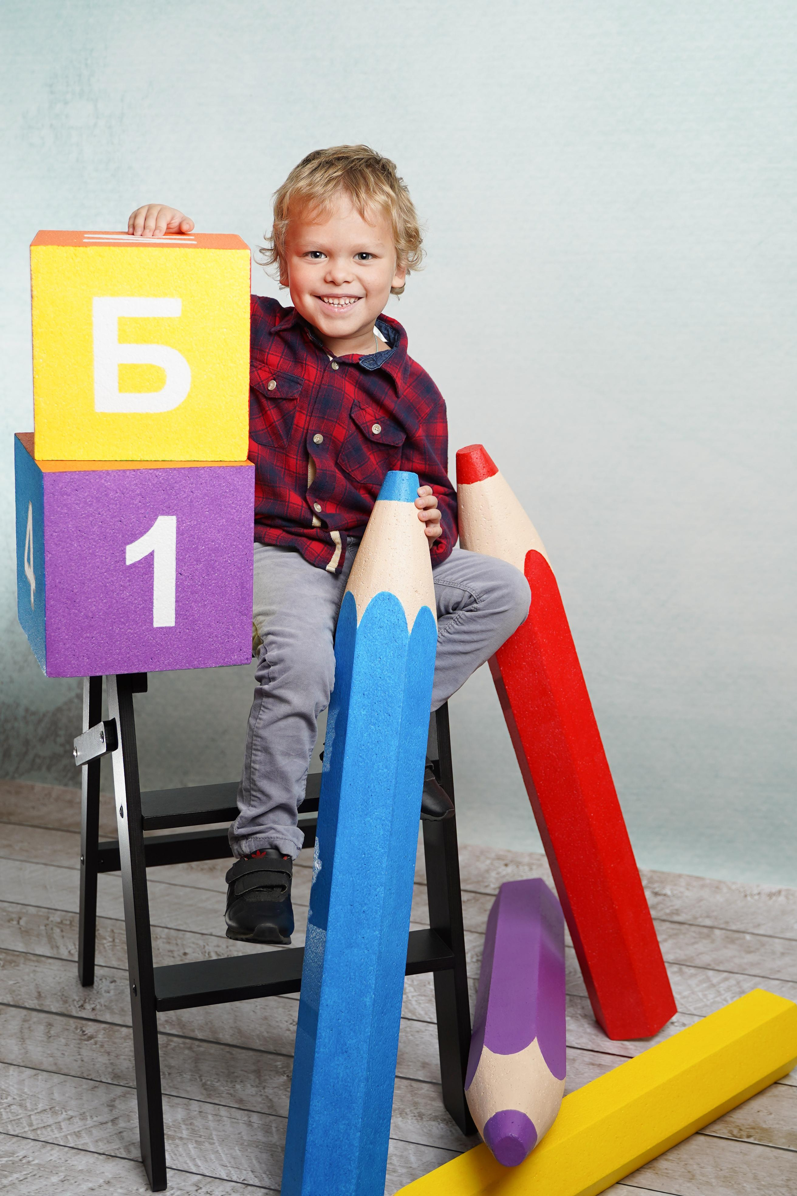 Карандаши. Выпускные альбомы для сада и школы в Москве