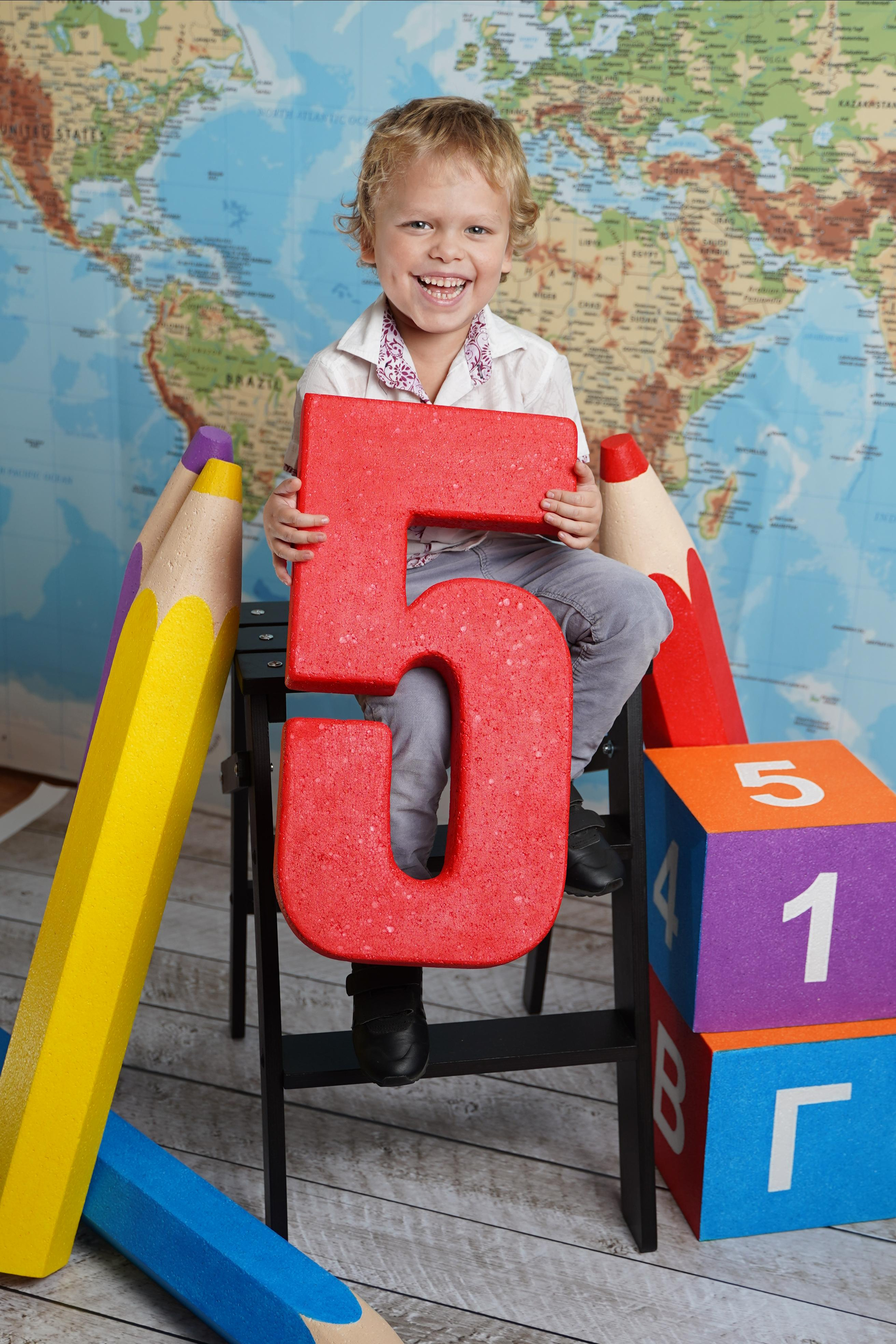 Карандаши. Выпускные альбомы для сада и школы в Москве