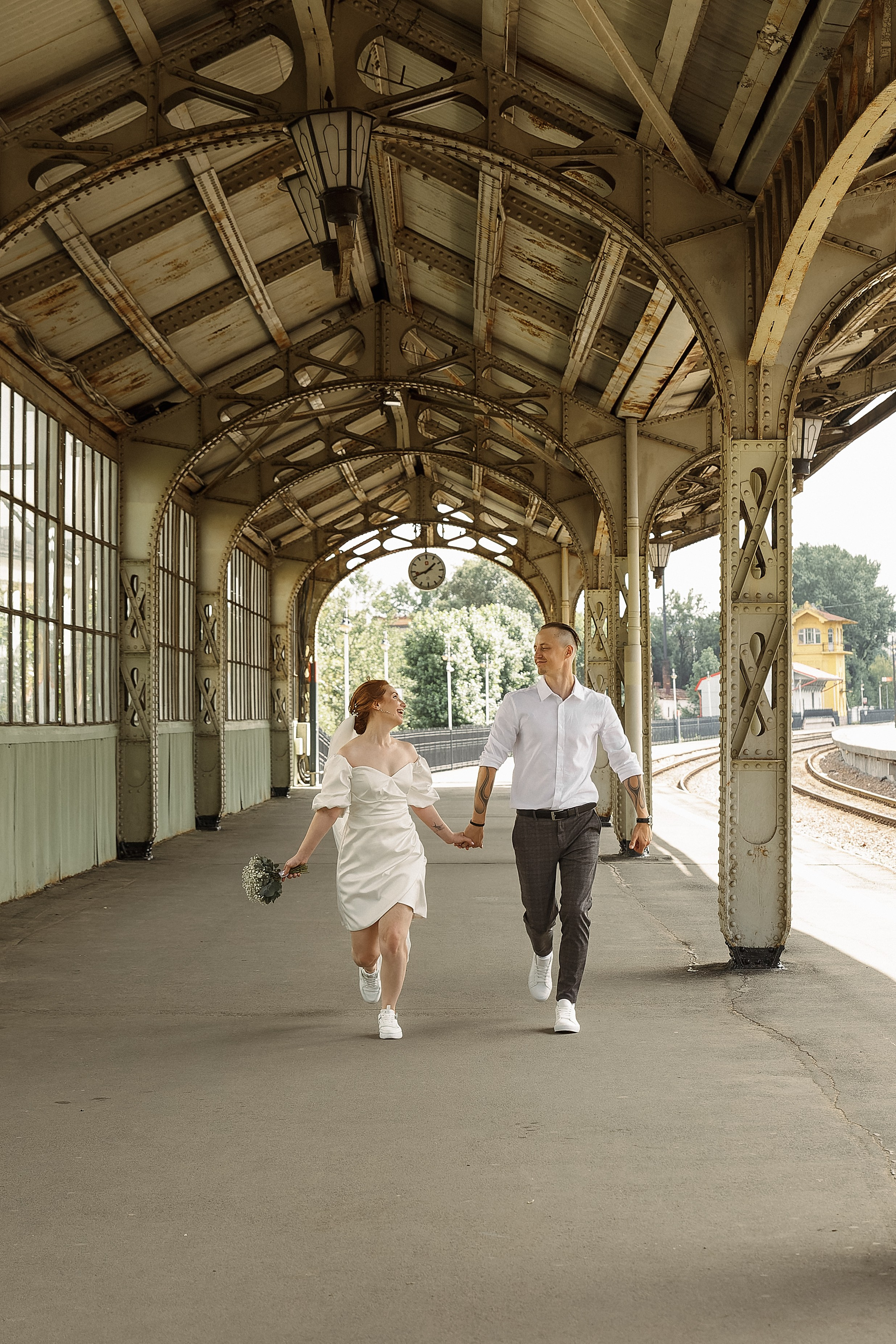 Кристина и Артем — свадебная съемка на Витебском вокзале. Свадебный и портретный фотограф в Санкт-Петербурге Анна Демьянова