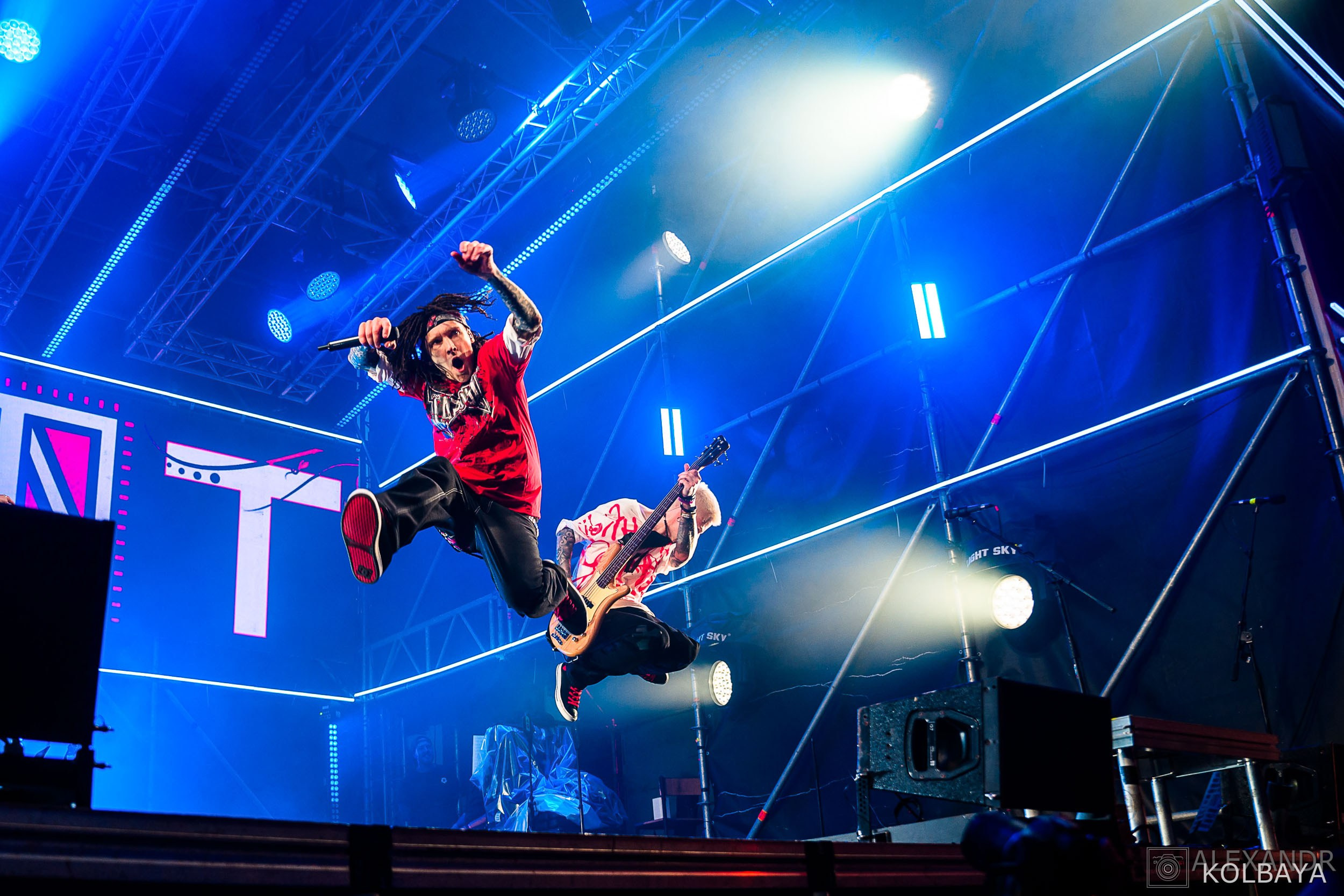 Фоторепортаж с концерта группы СЛОТ на Red Summer 2025. Концертный и театральный репортажный фотограф в Москве Александр Колбая