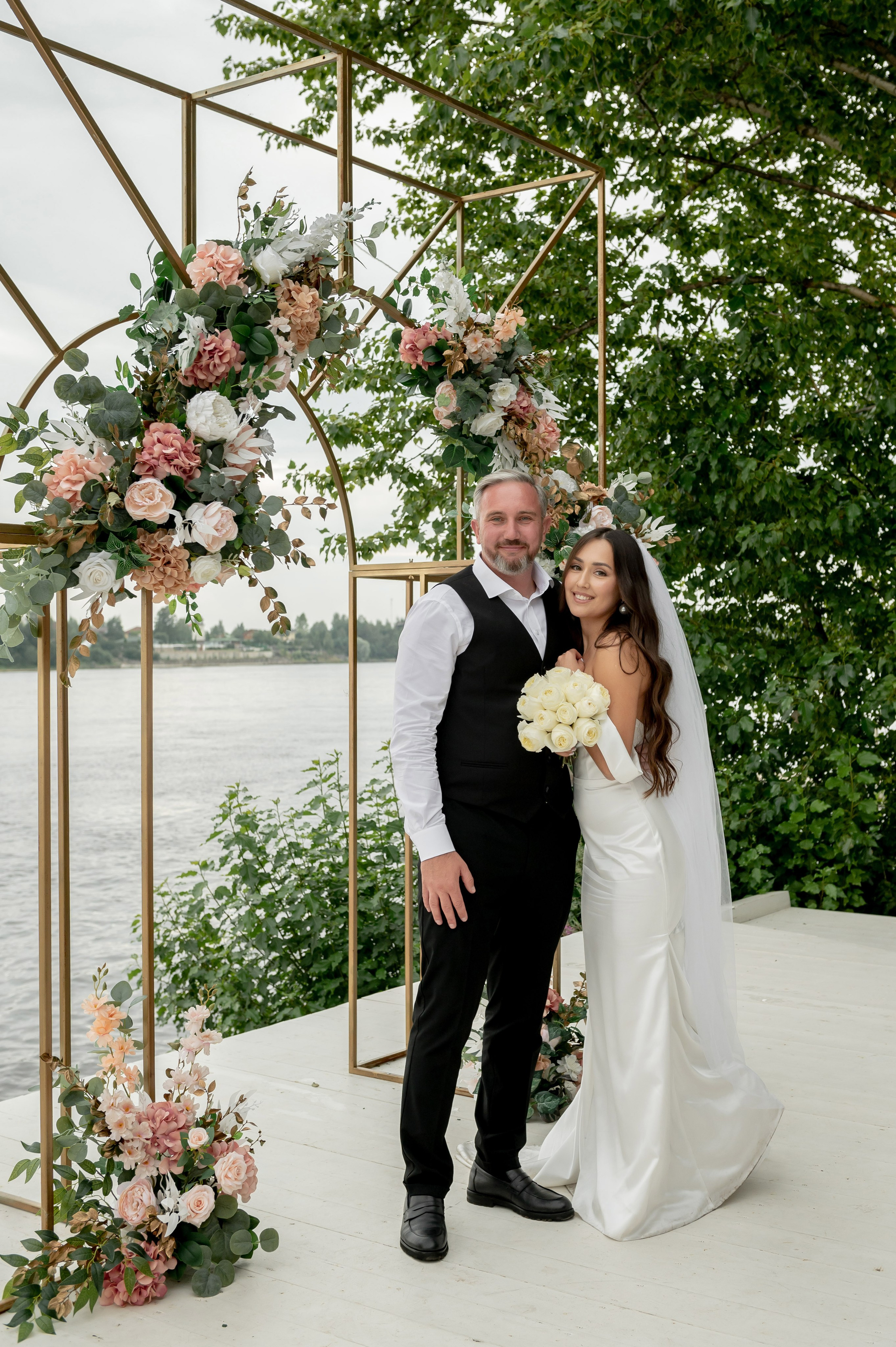 Классическая свадебная фотосессия Аины и Антона по самым красивым местам для свадебной прогулки в Санкт-Петербурге. Портретный, семейный и свадебный фотограф в Санкт-Петербурге и в Пушкине Ширяев Денис