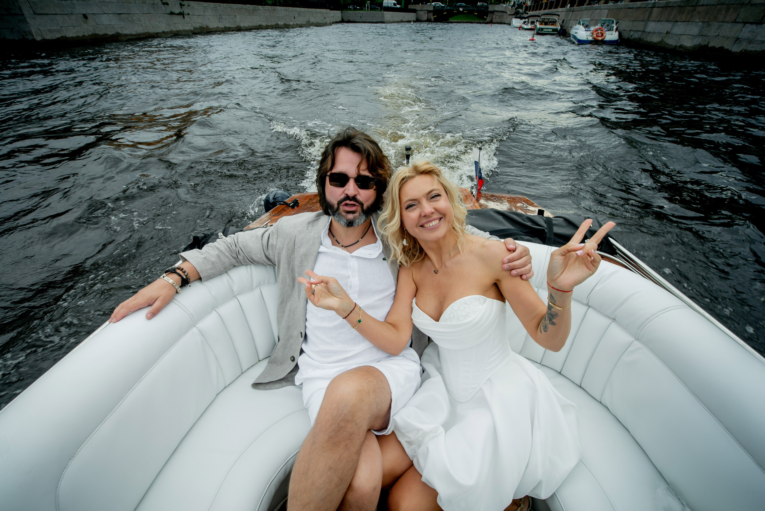 Юлия и Павел (сборы невесты, Невская ратуша, красный Buick, прогулка по рекам на катере). Портретный, семейный и свадебный фотограф в Санкт-Петербурге и в Пушкине Ширяев Денис