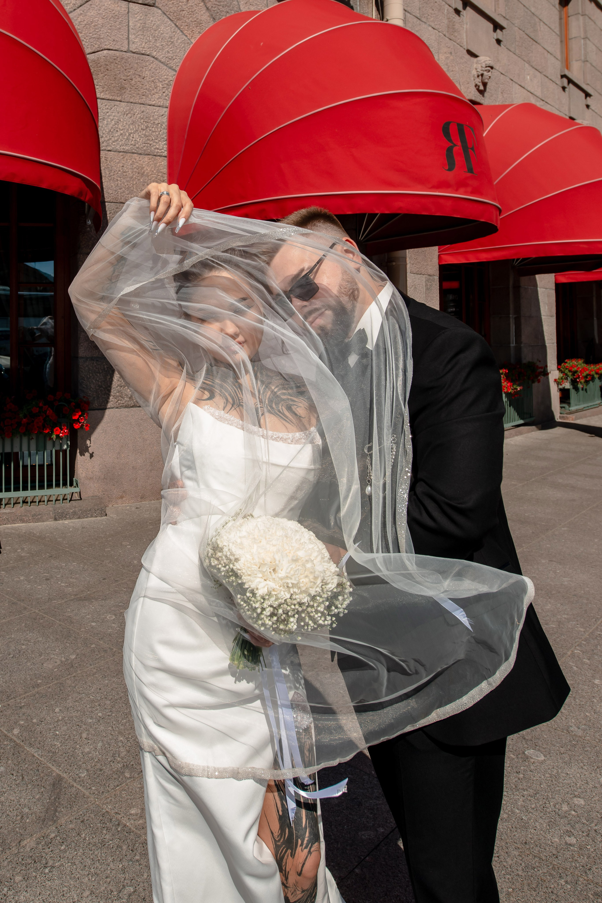 Диана и Евгений (маршрут № 1 в Питере: Исаакиевская площадь, красные маркизы Астории, набережная Мойки, Дворец Штиглица и Летний сад). Портретный, семейный и свадебный фотограф в Санкт-Петербурге и в Пушкине Ширяев Денис