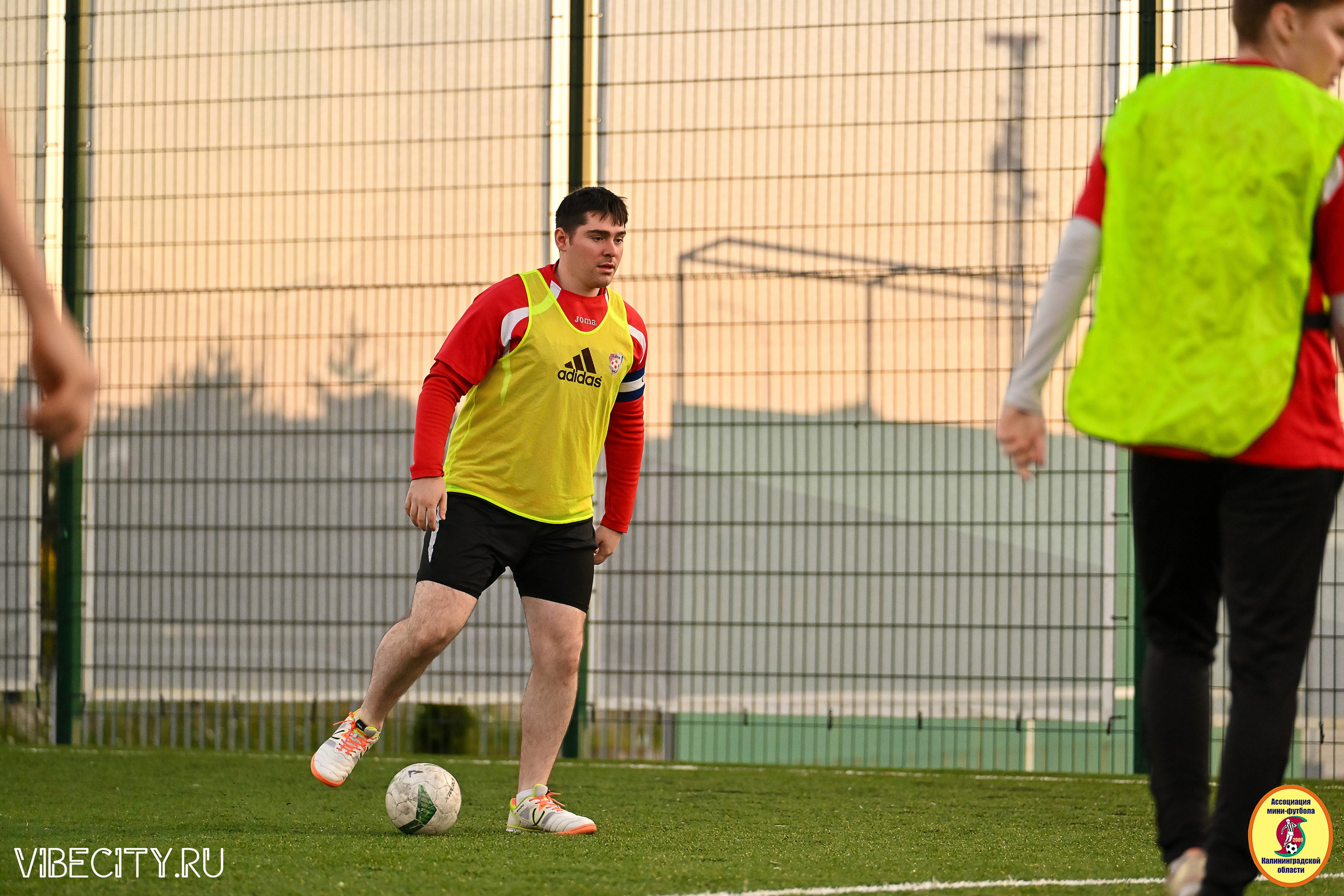 ИГРЫ МИНИ-ФУТБОЛЬНОЙ И КОРПОРАТИВНОЙ ЛИГИ. VIBECITY.RU Вайб Сити Ру Фоторепортажи Фотоотчеты Калининград