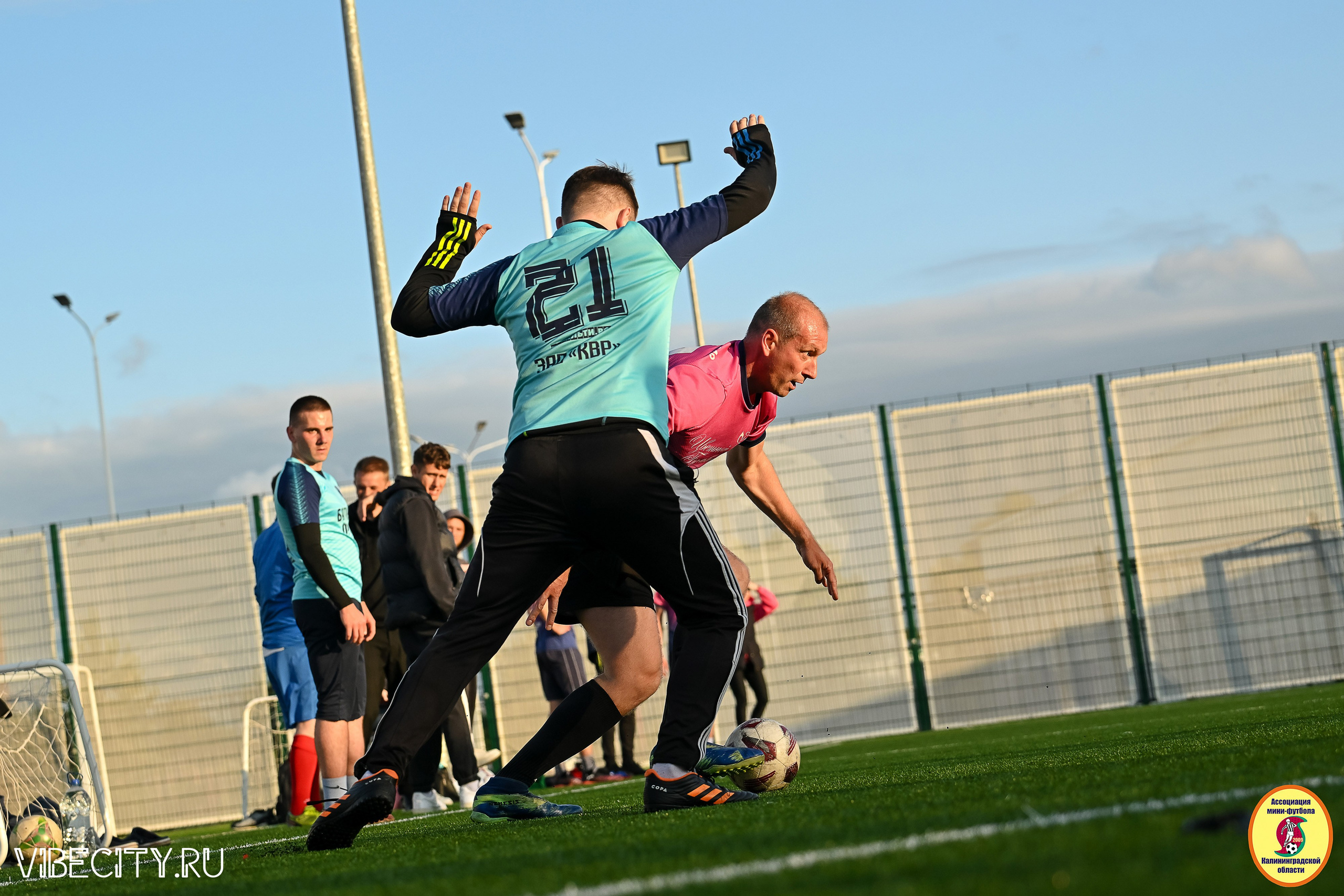 ИГРЫ МИНИ-ФУТБОЛЬНОЙ И КОРПОРАТИВНОЙ ЛИГИ. VIBECITY.RU Вайб Сити Ру Фоторепортажи Фотоотчеты Калининград