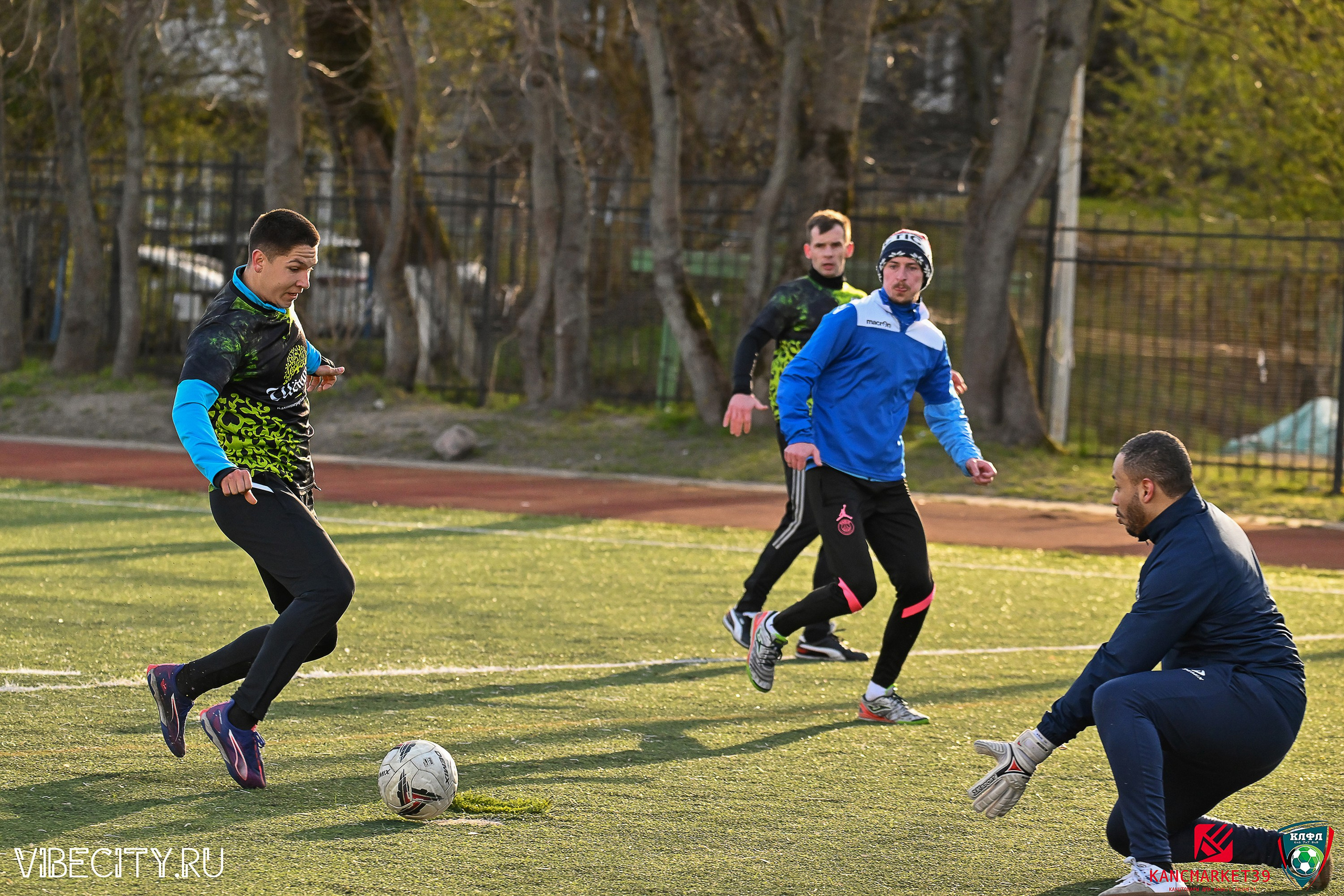 XX ЧЕМПИОНАТ КАЛИНИНГРАДСКОЙ ЛФЛ КАНЦМАРКЕТ39 сезона 2024–2025 гг. VIBECITY.RU Вайб Сити Ру Фоторепортажи Фотоотчеты Калининград