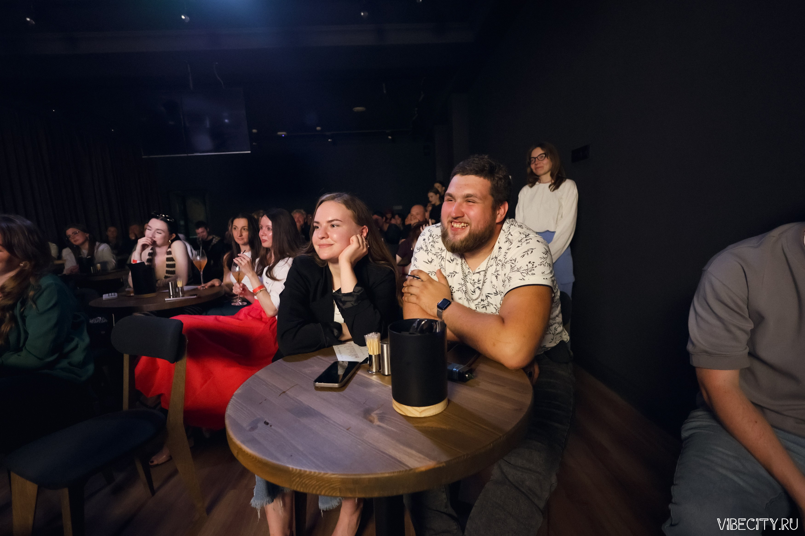 Стендап клуб Локация. VIBECITY.RU Вайб Сити Ру Фоторепортажи Фотоотчеты Калининград