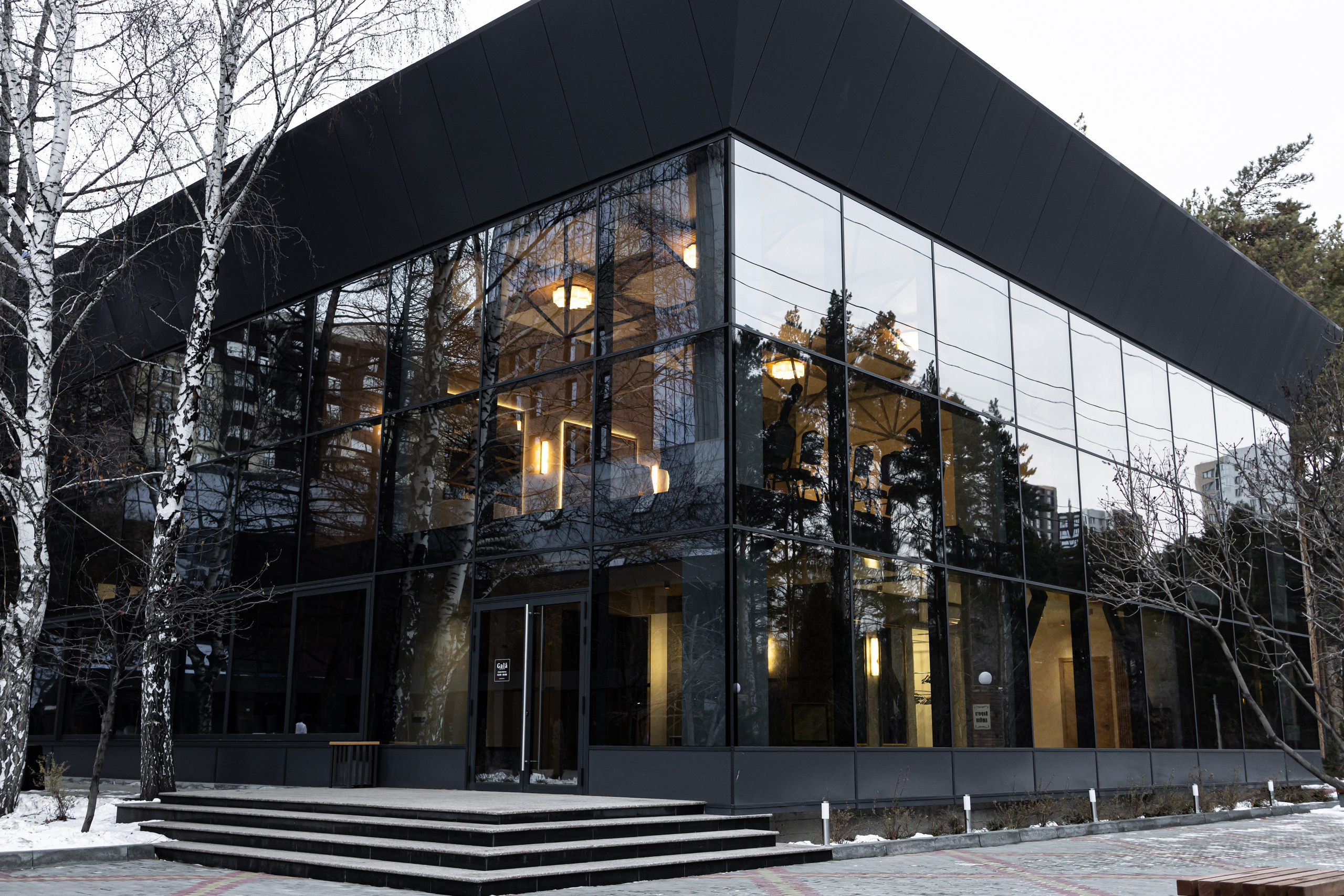 Прыжок длиною в жизнь. Фотограф свадебный, репортажный, индивидуальный, фото для маркетплейсов, брендов, автосалонов