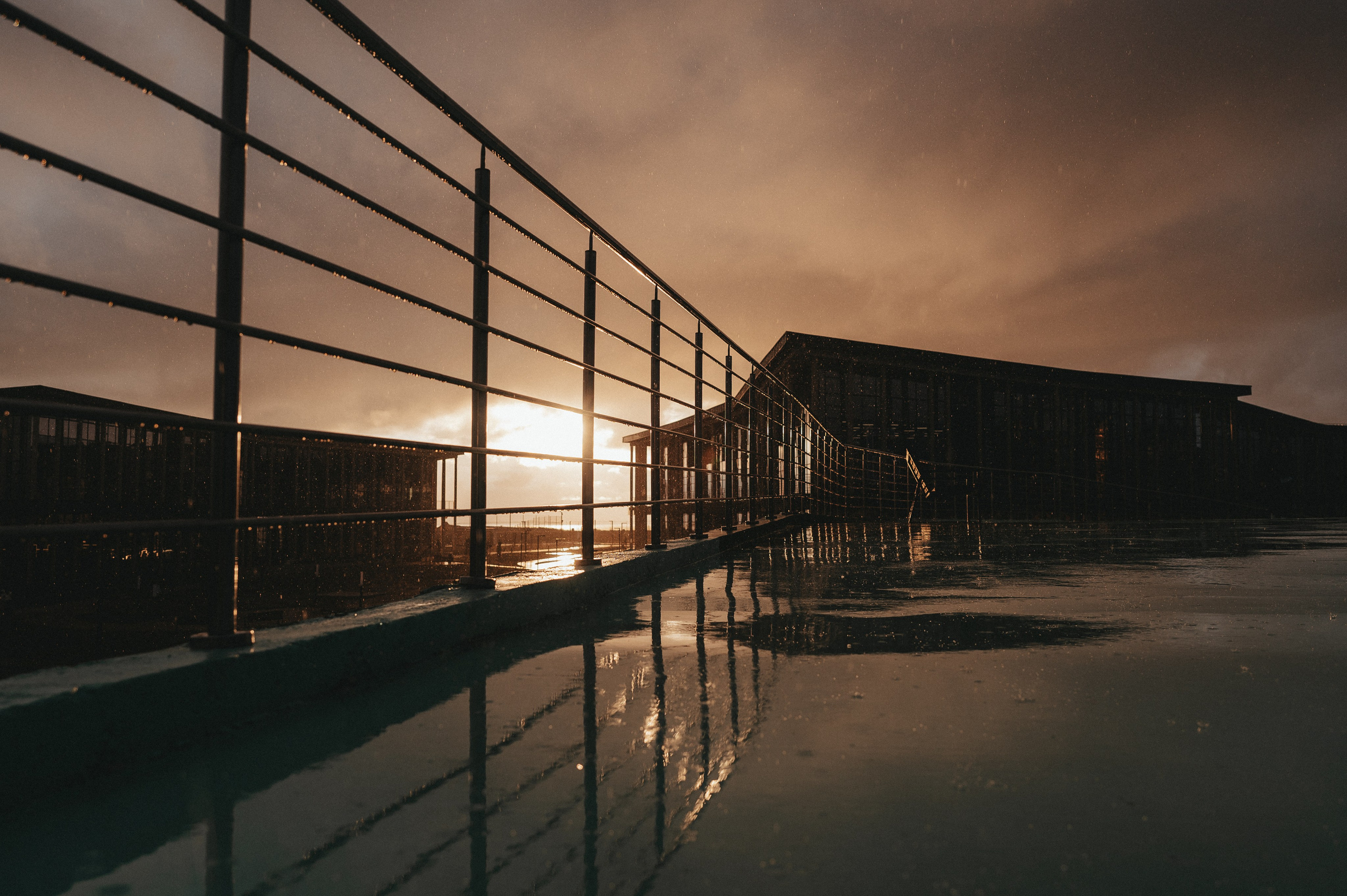 Съемка территории гостиницы на закате